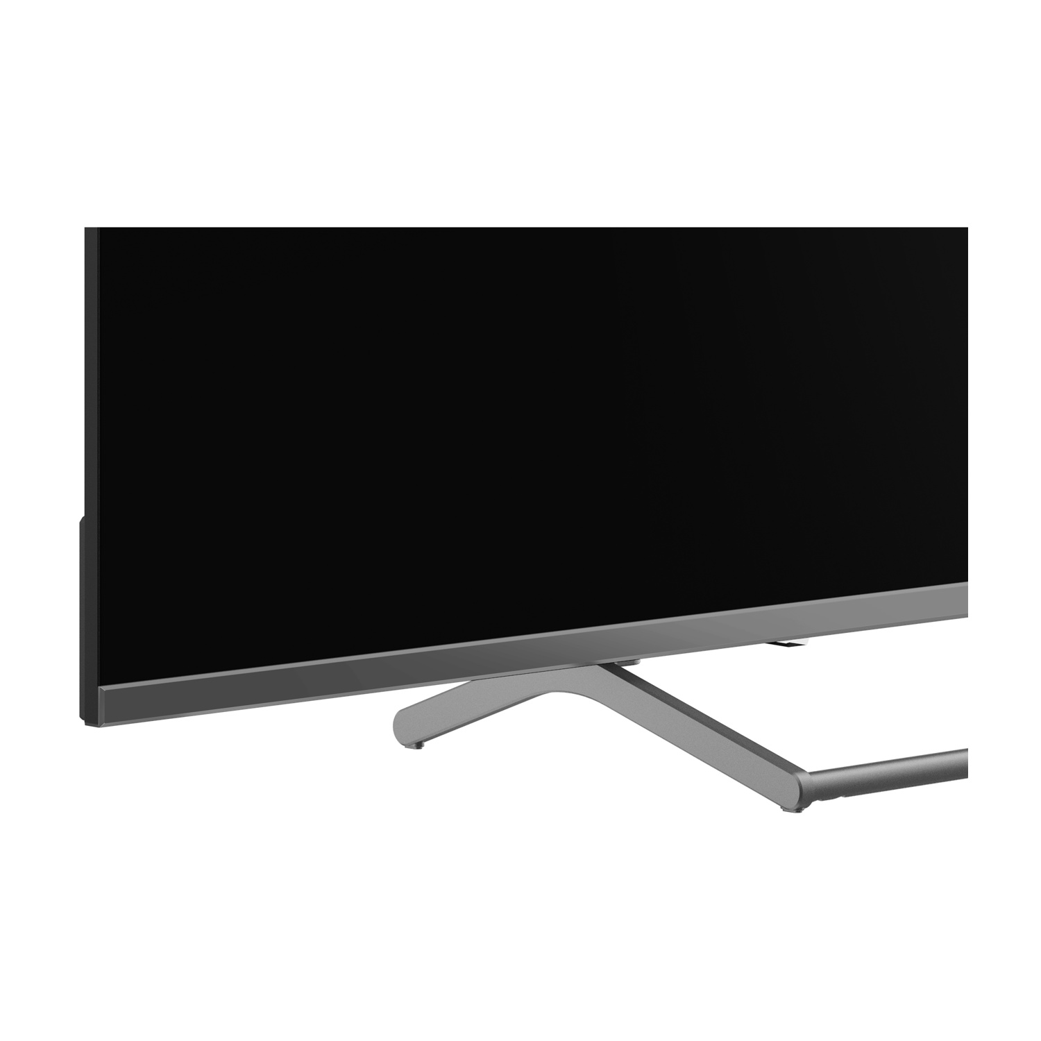 Primo piano di un televisore moderno con schermo nero e supporto in metallo argentato.