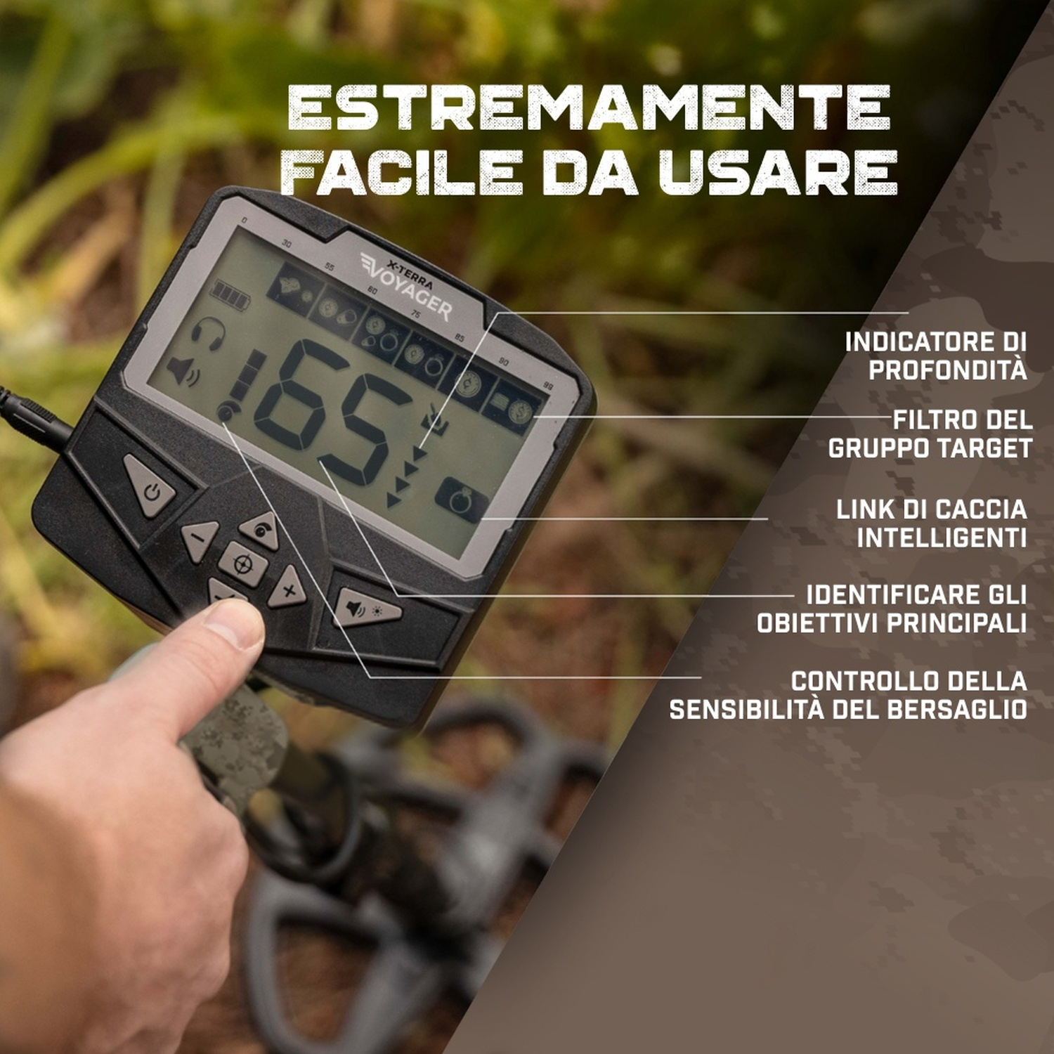 Un dito aziona un display per metal detector con numeri e simboli.