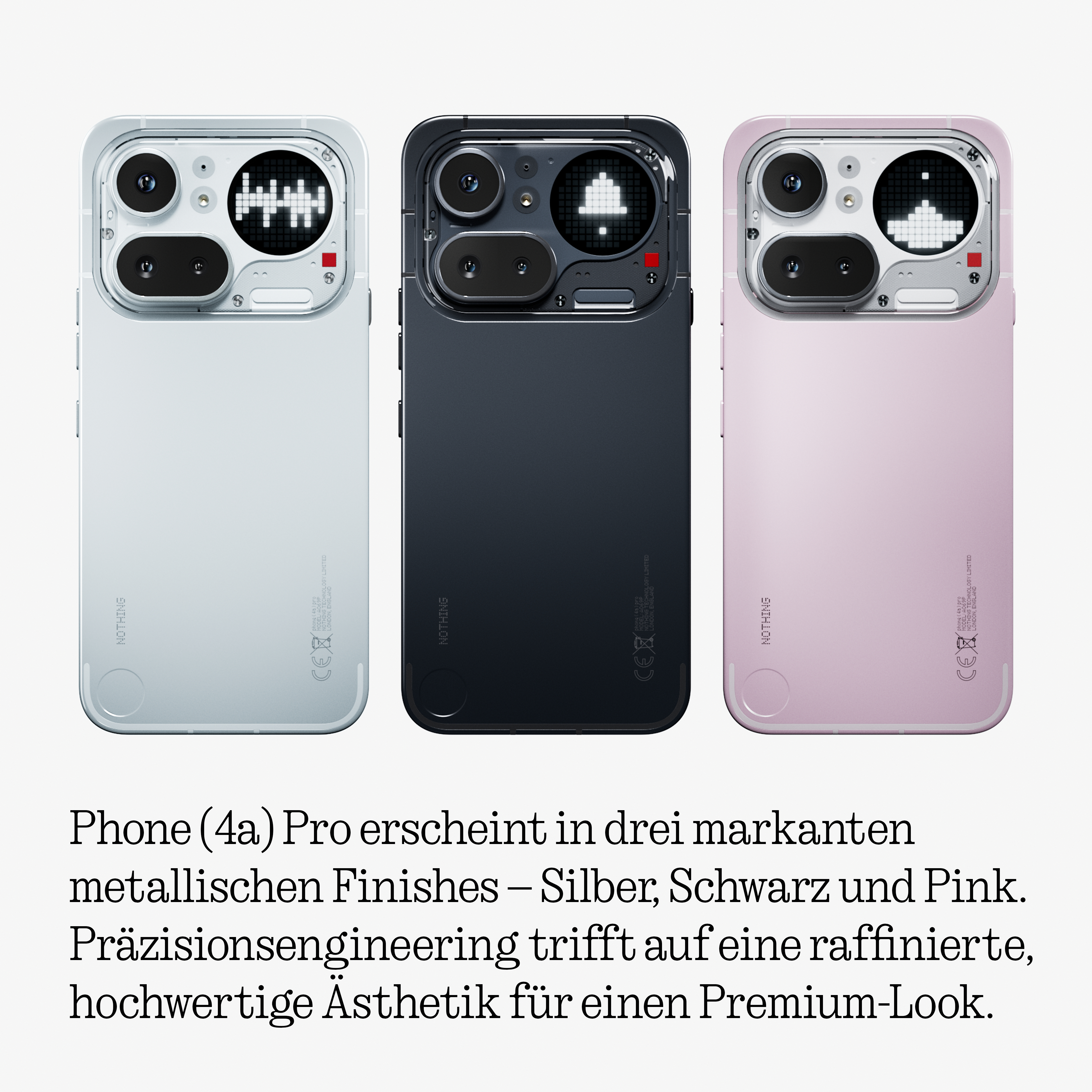 Tre telefoni uno accanto all'altro in argento, nero e rosa.