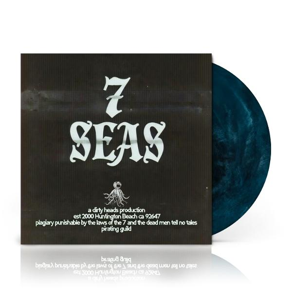 Schwarze Vinyl-Schallplatte mit weißem Aufdruck '7 SEAS' und Tentakel-Symbol.