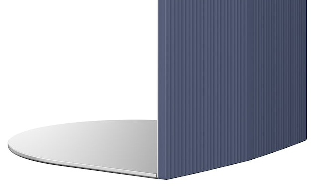 Niebieska, prążkowana powierzchnia styka się z białą, zaokrągloną powierzchnią.