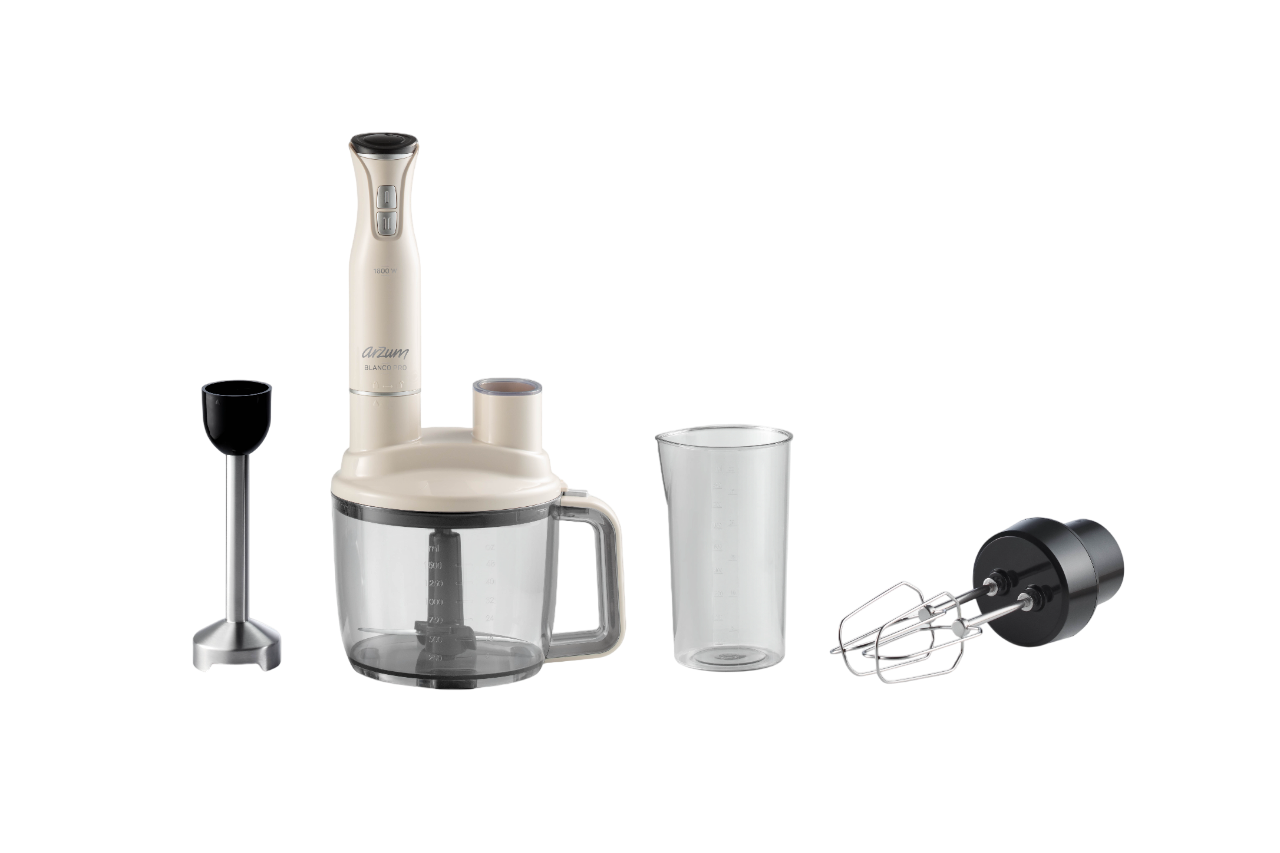 Krem rengi el blender seti, aksesuarlarıyla: blender ayağı, ölçü kabı, doğrayıcı, çırpıcı.