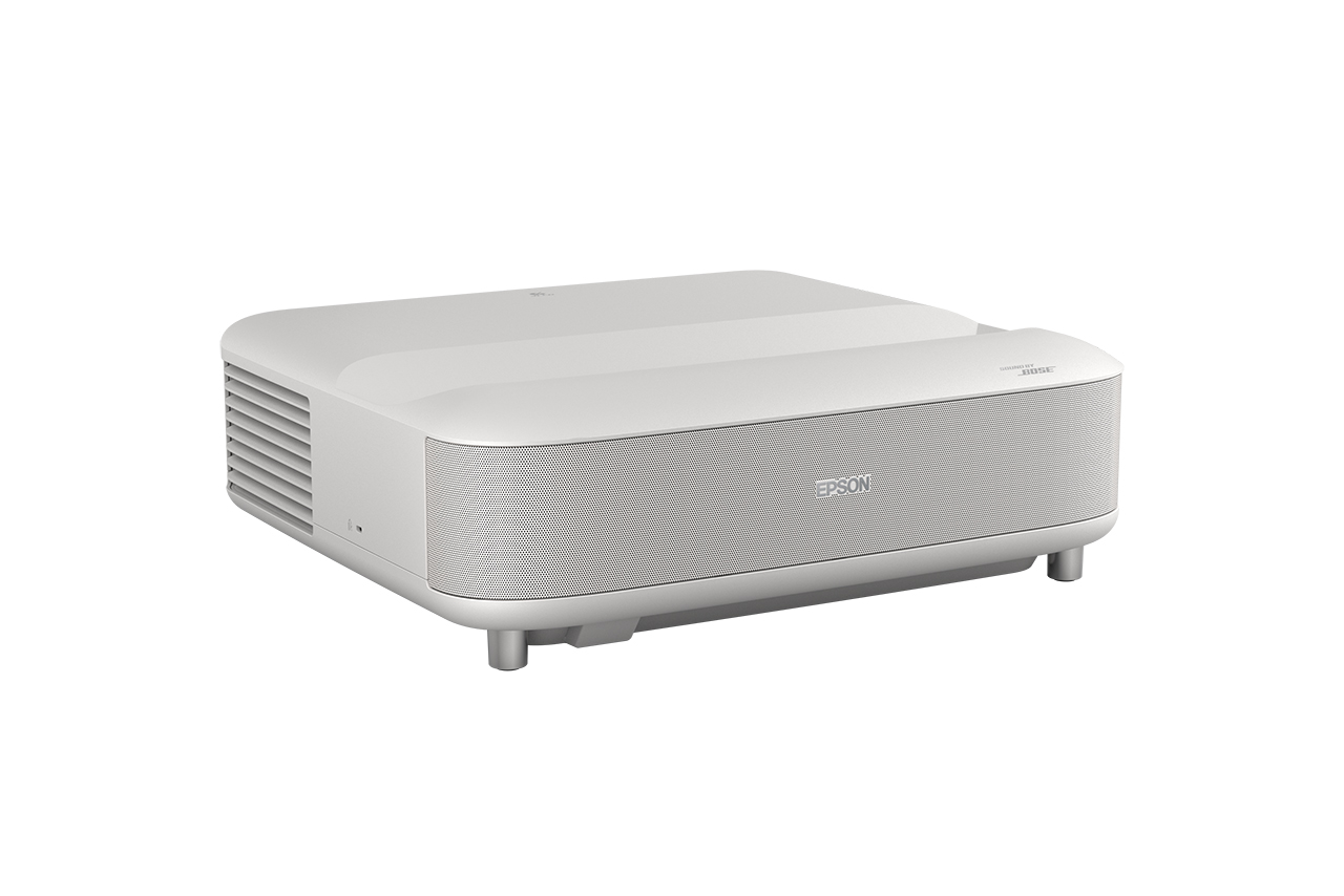 Bose sesli beyaz Epson projektör dört ayak üzerinde duruyor.