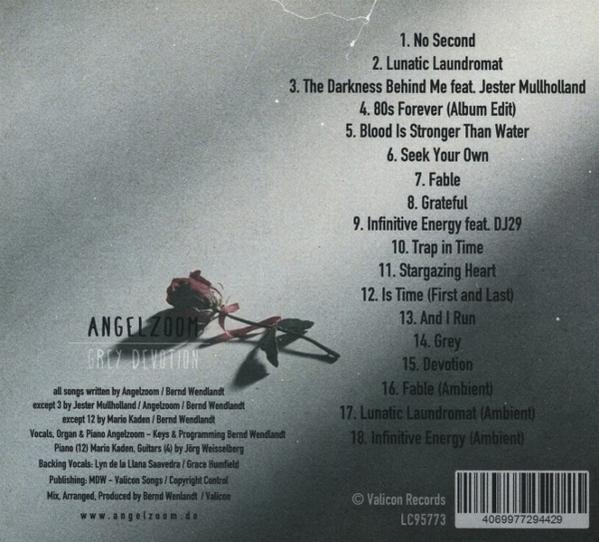 Ein graues Albumcover mit einer einzelnen roten Rose und einer Titelliste.