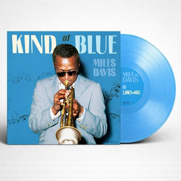 Miles Davis spielt Trompete auf dem Cover von Kind of Blue, daneben eine blaue Schallplatte.