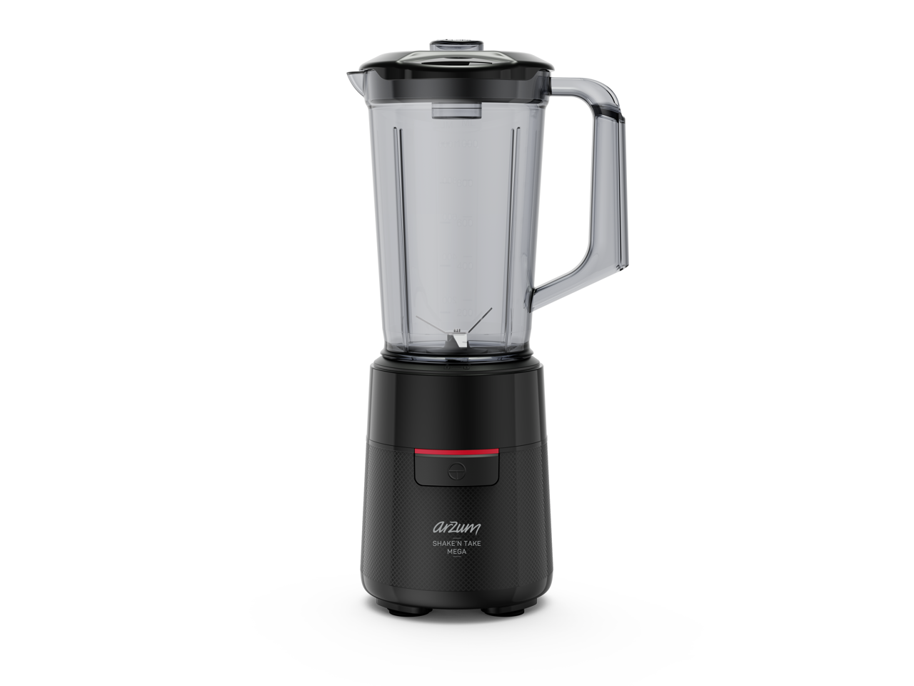Şeffaf sürahi ve kapaklı siyah blender beyaz zeminde duruyor.