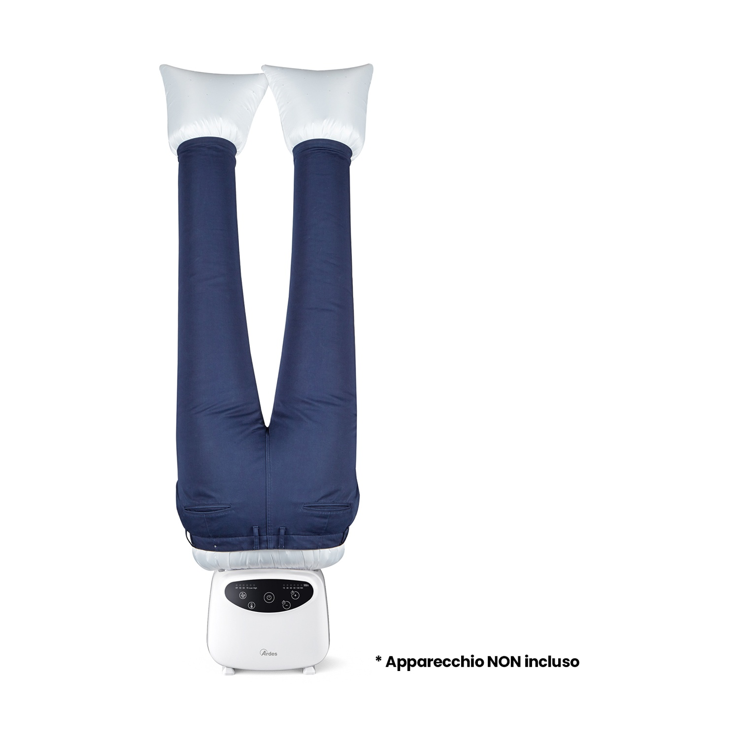 Un paio di pantaloni appeso a testa in giù su un dispositivo bianco con pannello.