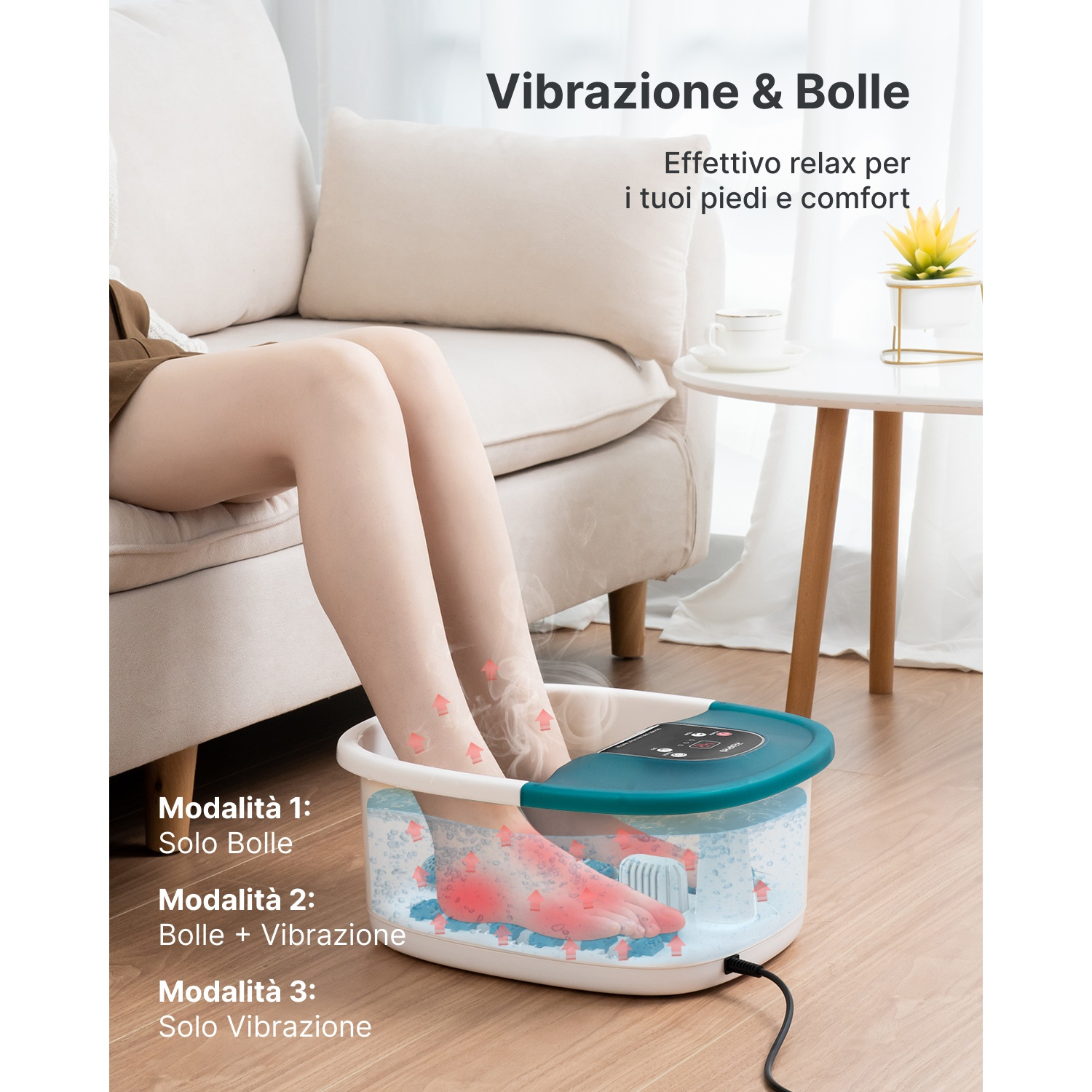 Una persona si rilassa su un divano, godendosi un massaggio ai piedi con bolle e vibrazioni.