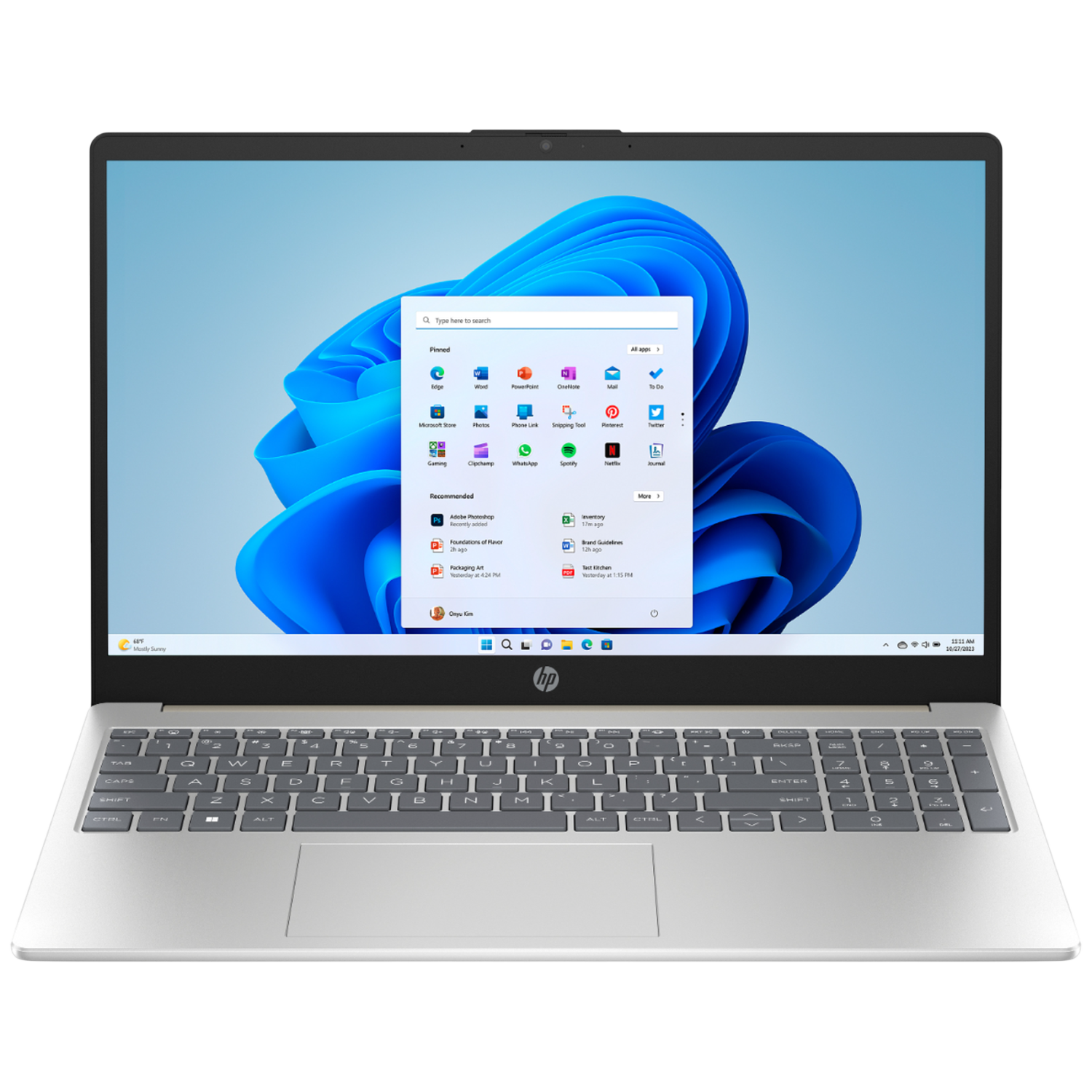 Een zilveren laptop met Windows 11 en een blauw behang.