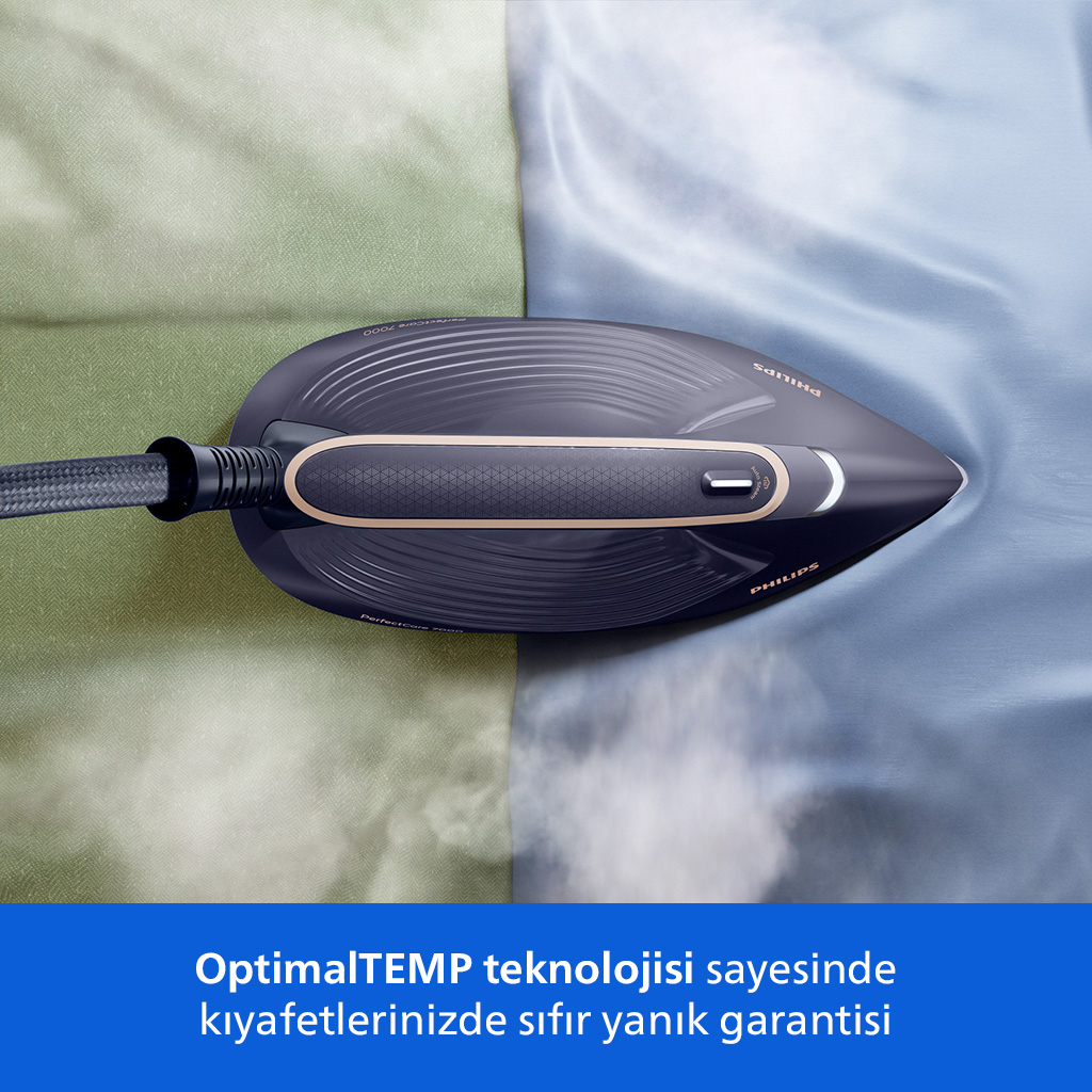Yeşil ve mavi kumaşlar üzerinde OptimalTEMP teknolojili ütü.