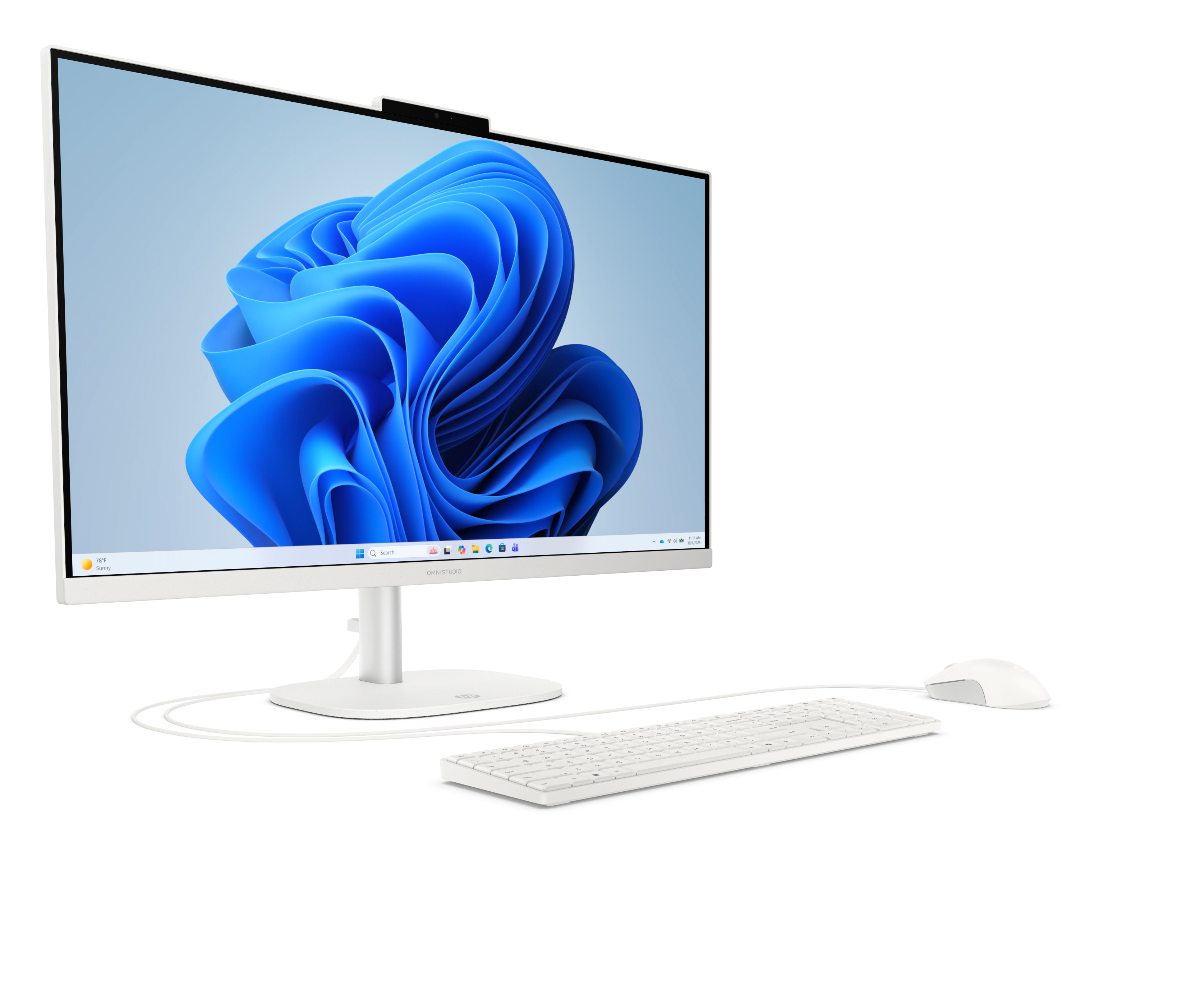 Weißer All-in-One-Desktop-Computer mit Tastatur und Maus auf weißem Grund.