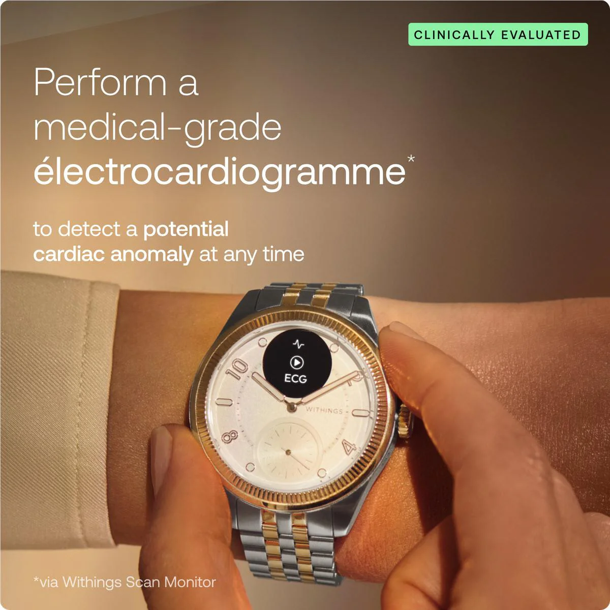 Ein Mann trägt eine Uhr mit EKG-Funktion. "Klinisch geprüft."