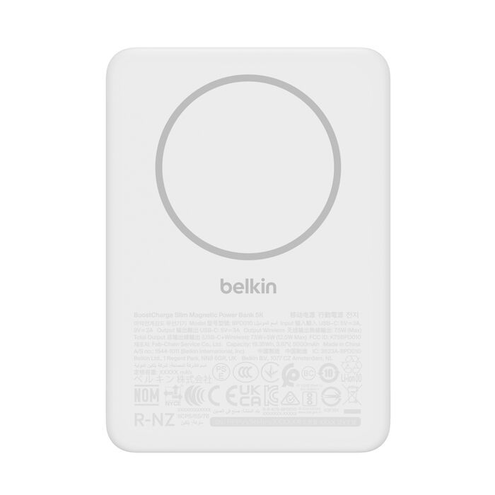 Banca de energía Belkin blanca con círculo de carga magnética y texto.