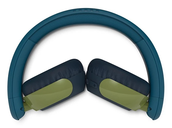 Niebiesko-zielone składane słuchawki z wyściełanymi nausznikami na białym tle.