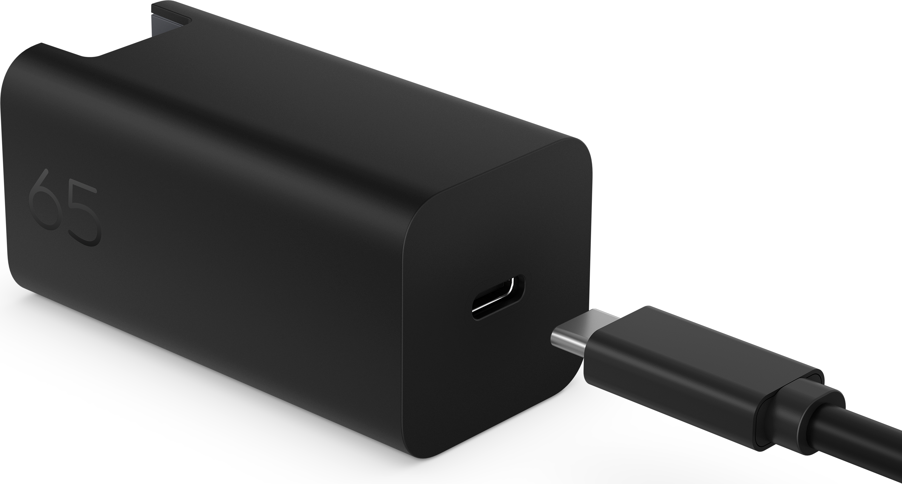 Schwarzes Netzteil mit USB-C-Anschluss und Kabel. "65" eingraviert.