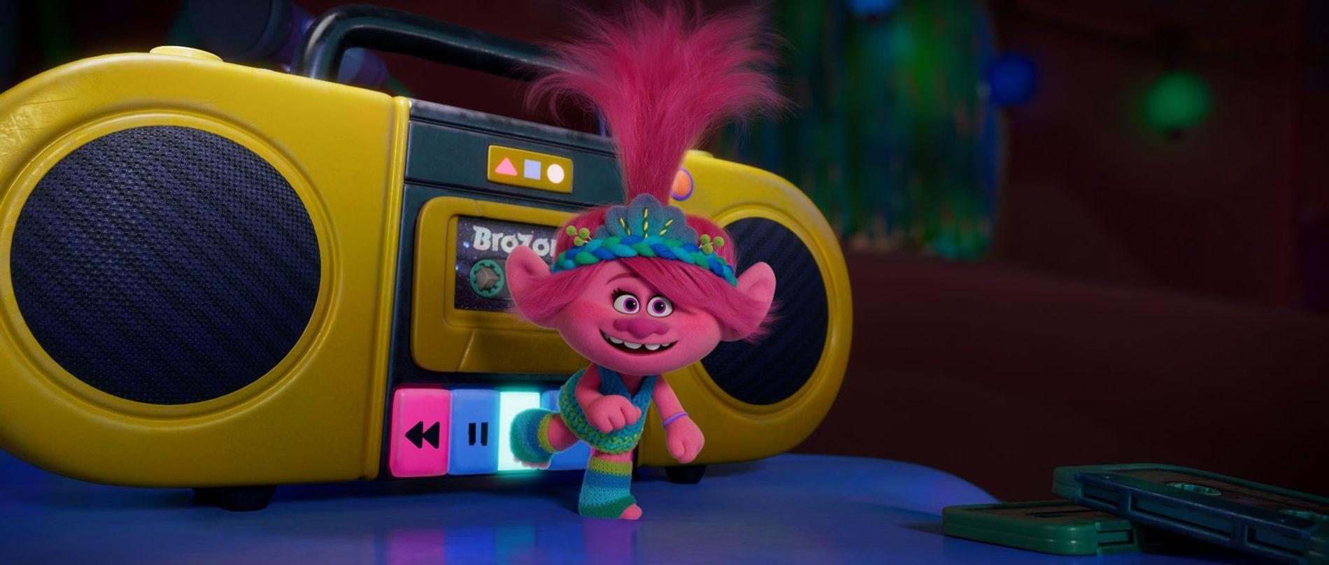 Ein pinker Troll mit blauer Krone tanzt neben einem gelben Ghettoblaster.