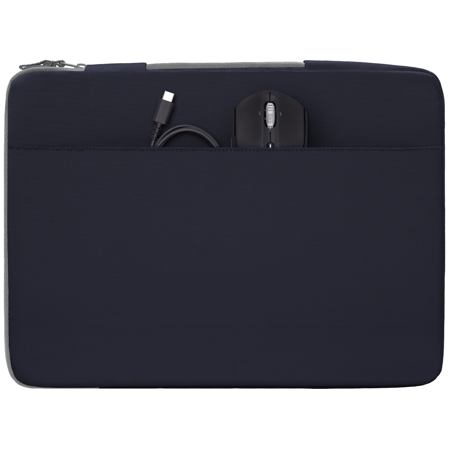 Donkerblauwe laptoptas met voorvak waarin een zwarte muis en kabel liggen.