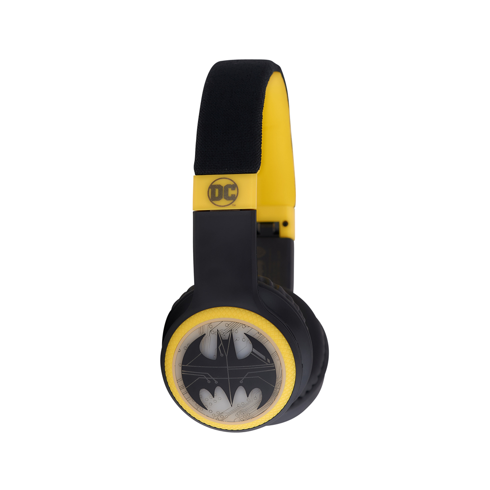 Schwarze und gelbe Kopfhörer mit Batman-Logo und DC-Logo.