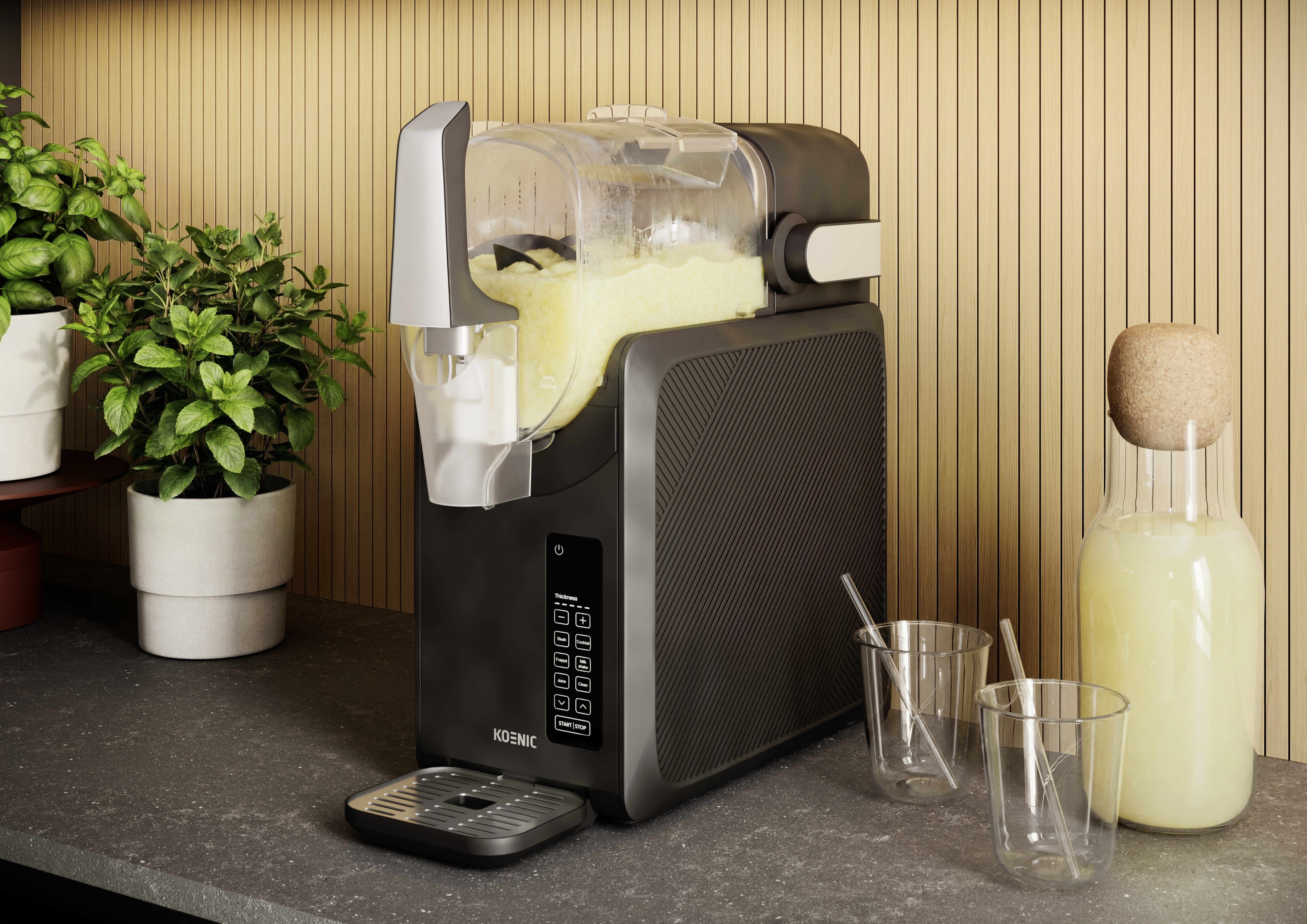 Een slushmachine met gele slush, glazen en een karaf limonade.