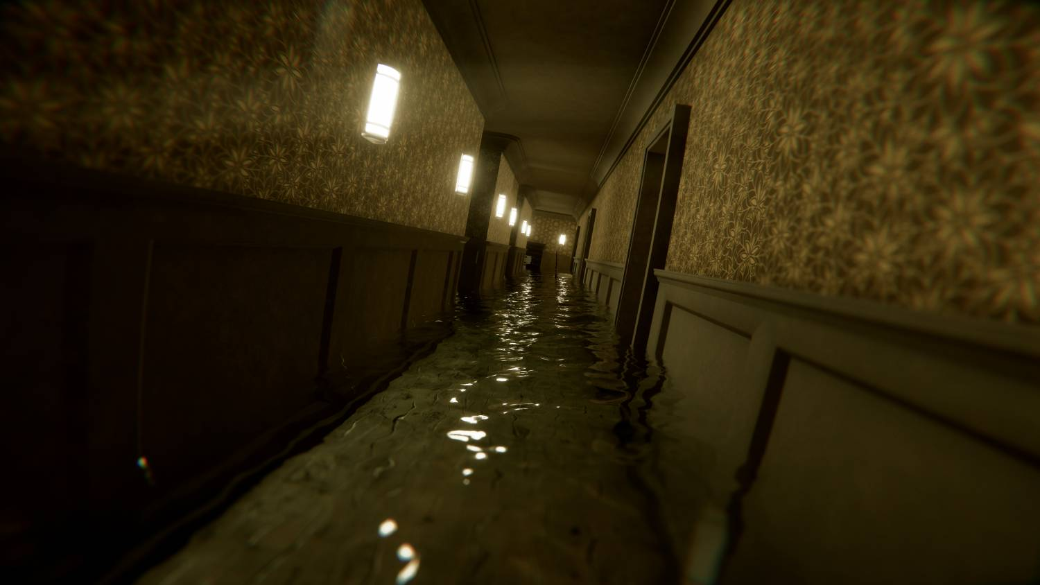 Un pasillo inundado con papel tapiz estampado y luces.