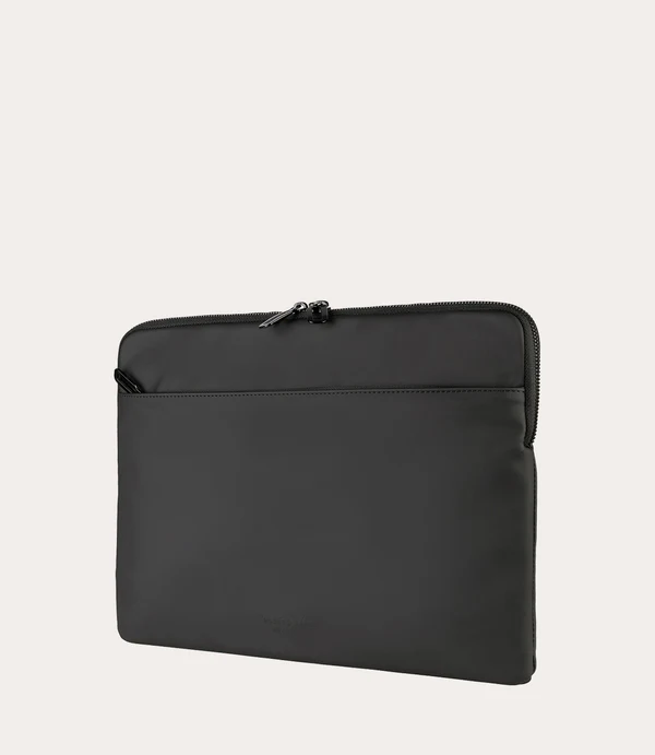 Funda negra para portátil con cremallera y bolsillo frontal.
