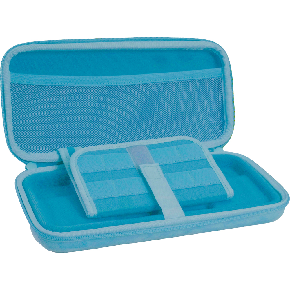 Ein hellblaues Etui mit Reißverschluss, offen, mit Netztasche und Haltebändern.