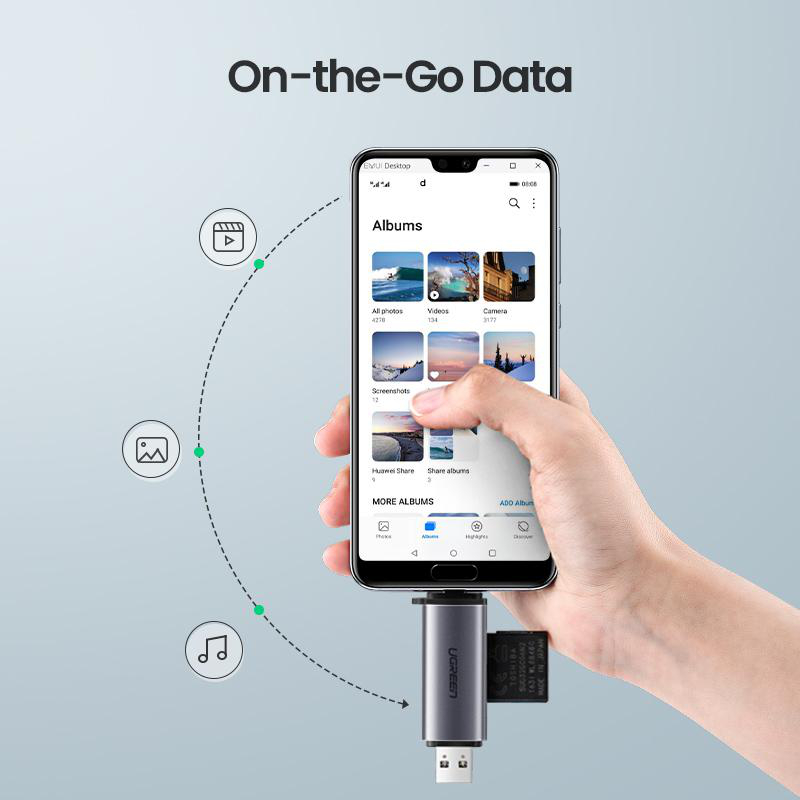Ein Smartphone zeigt Album-Ordner, verbunden mit einem USB-Stick.