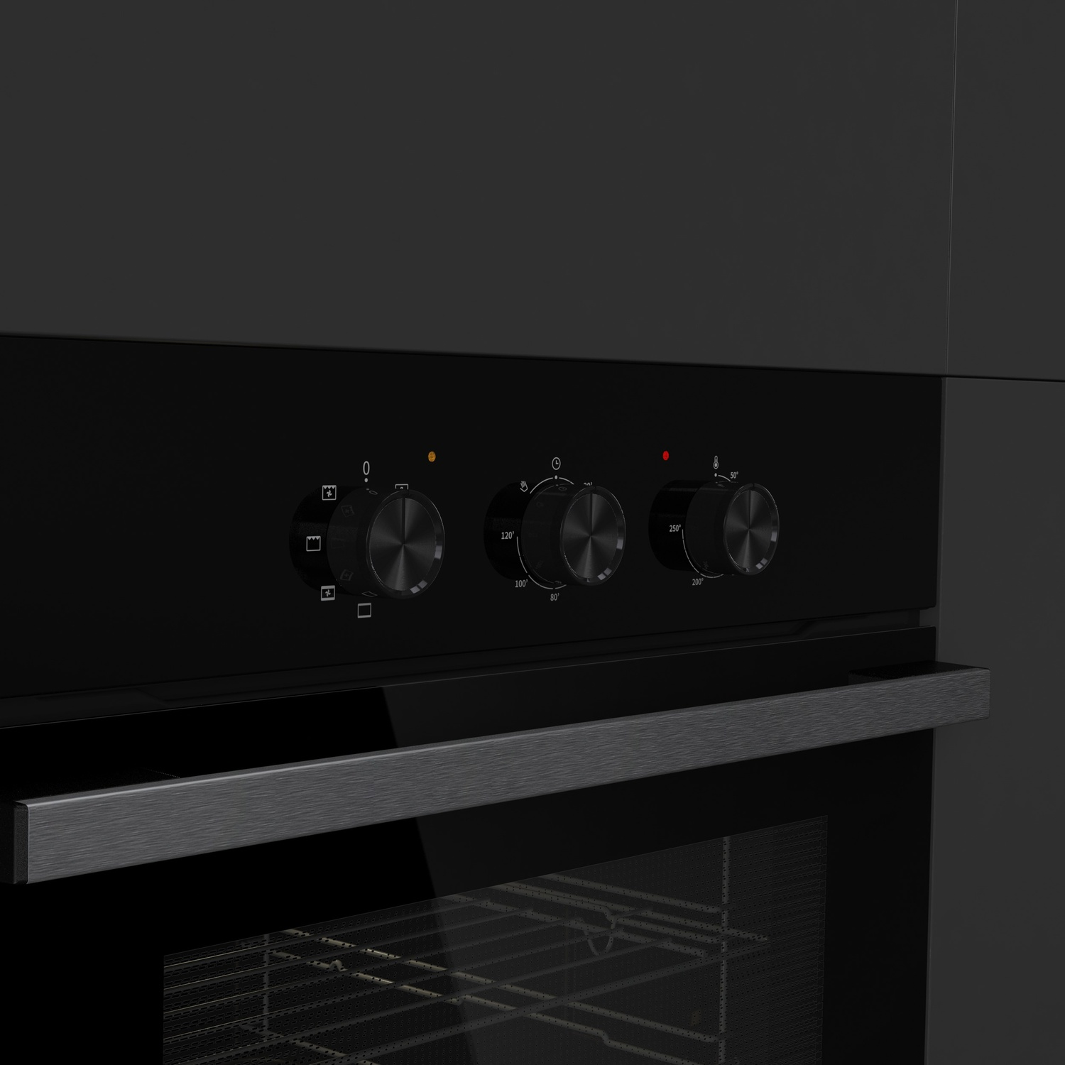 Primo piano di un forno nero con tre manopole e una maniglia in metallo.