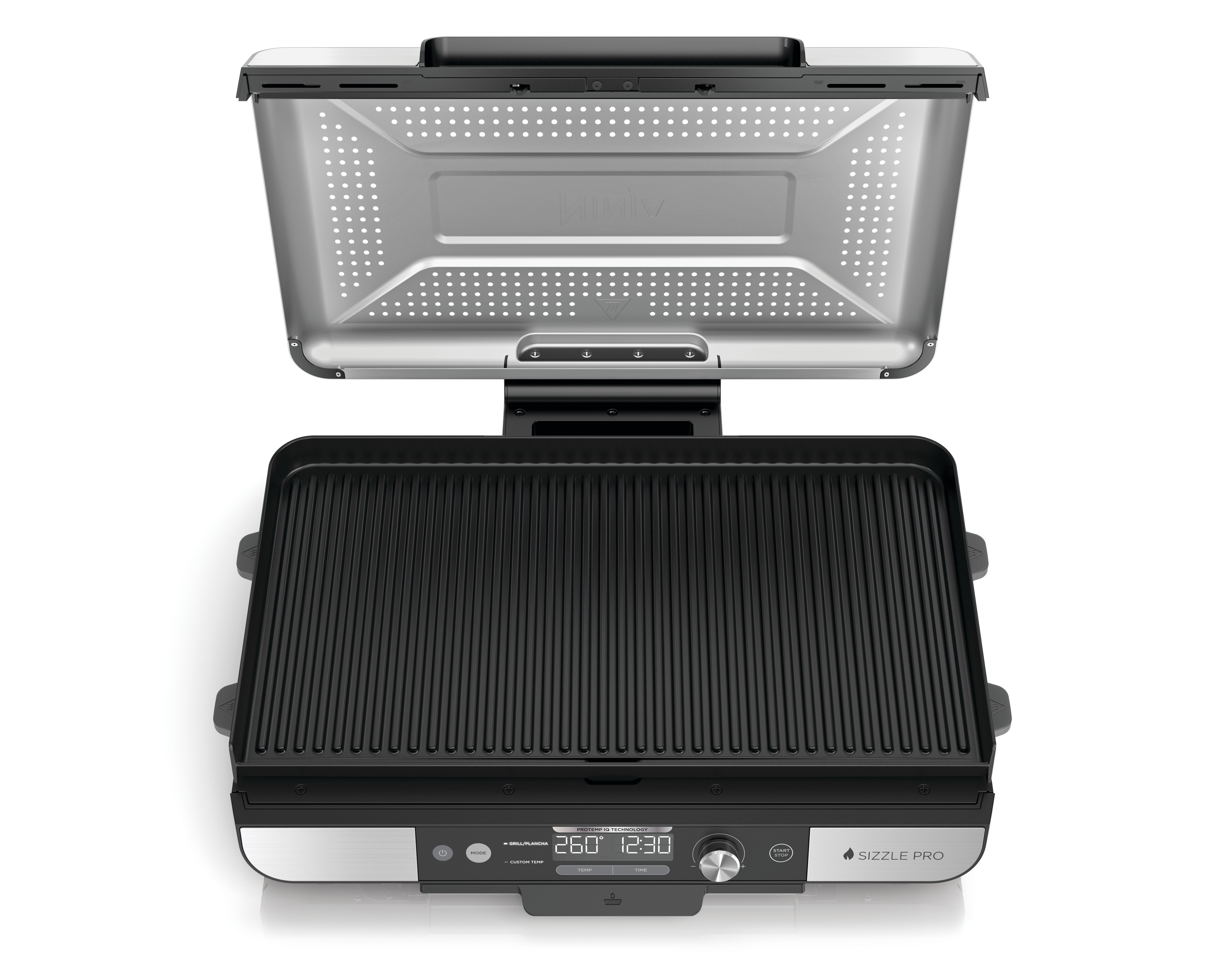 Ein offener, metallischer Grill mit schwarzer Grillplatte und digitaler Anzeige.