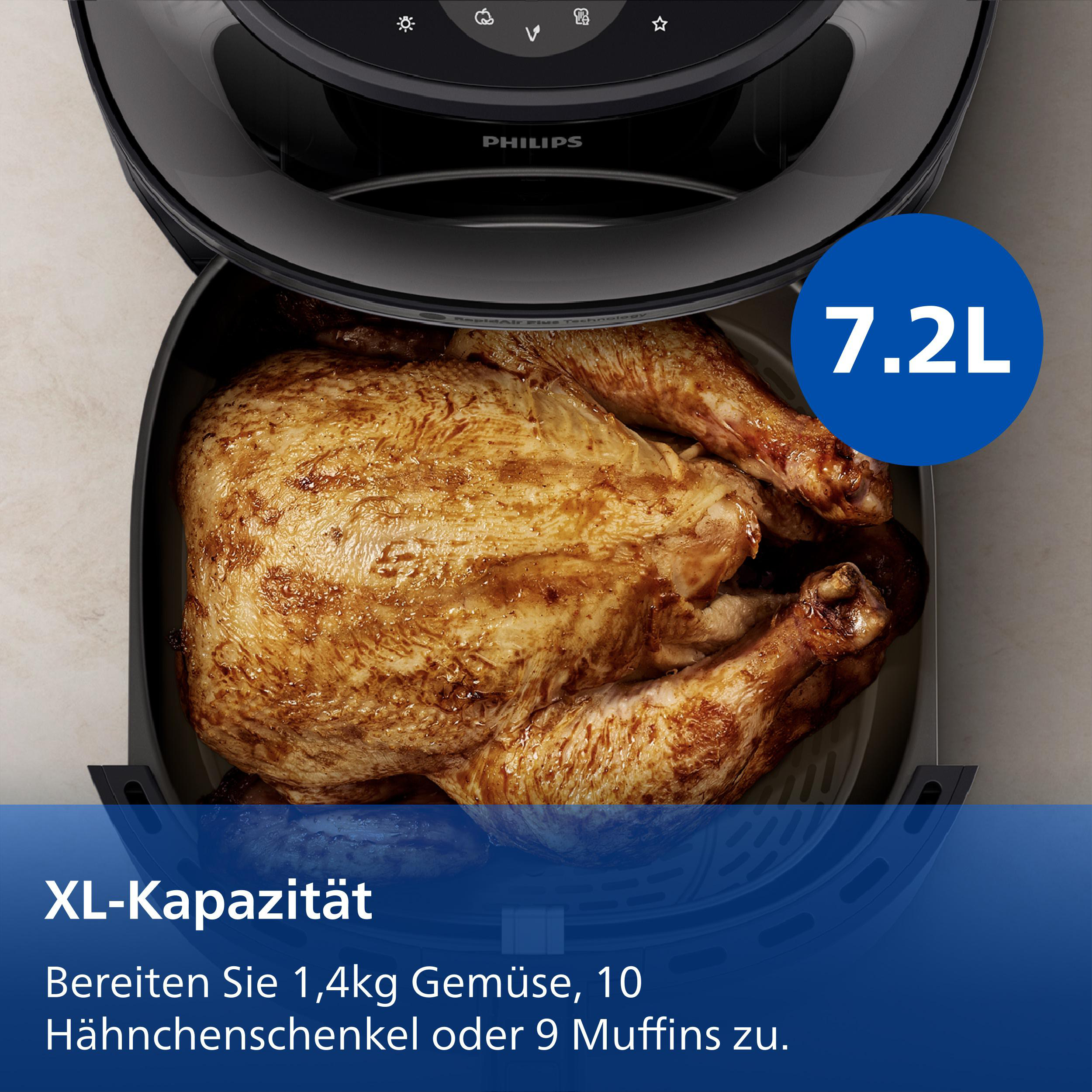 Ein gebratenes Hähnchen in einem Philips Airfryer mit 7.2L Kapazität.