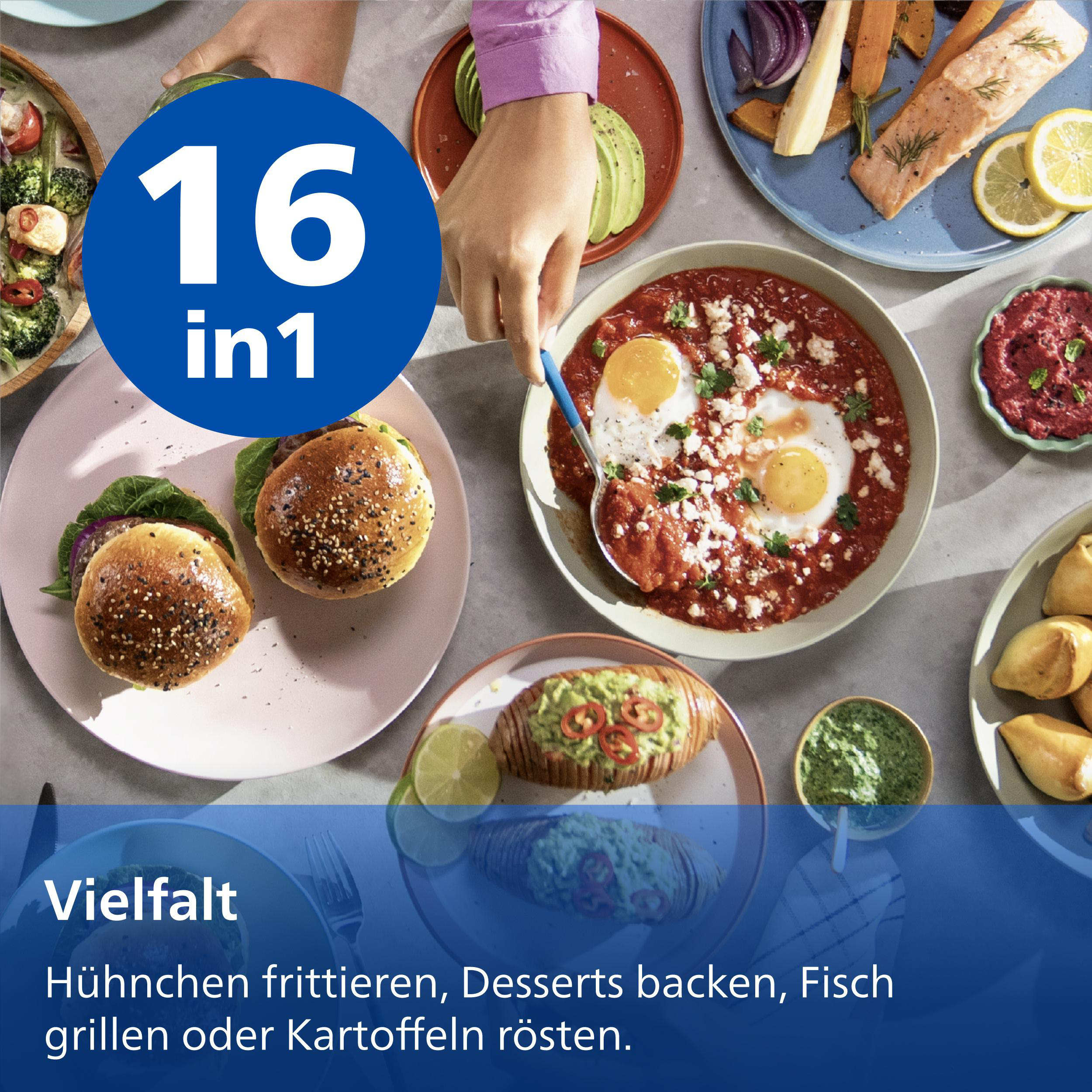 Vielfältige Speisen: Burger, Lachs, Shakshuka, Gebäck, Kartoffeln.