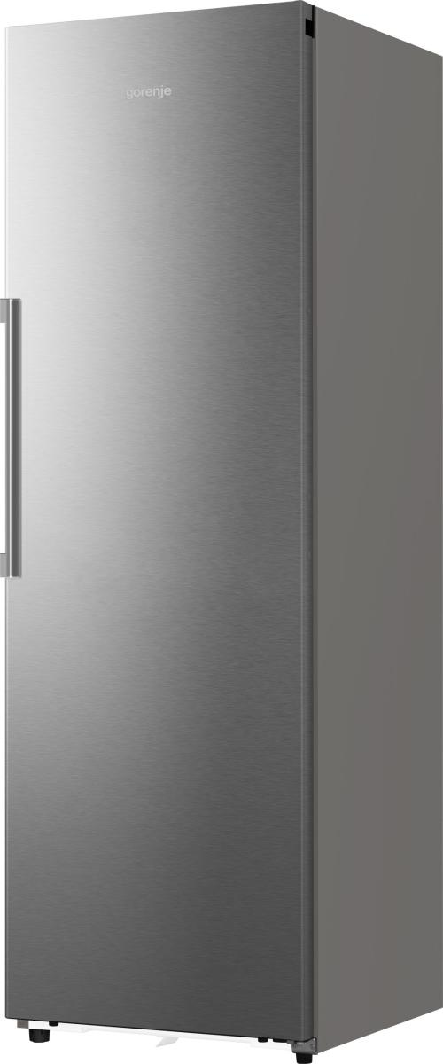 Ein hochglanzpolierter silberner Kühlschrank mit einem vertikalen Griff. Gorenje-Logo oben.