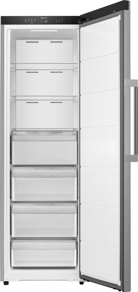 Ein offener, silberner Kühlschrank mit mehreren durchsichtigen Schubladen.
