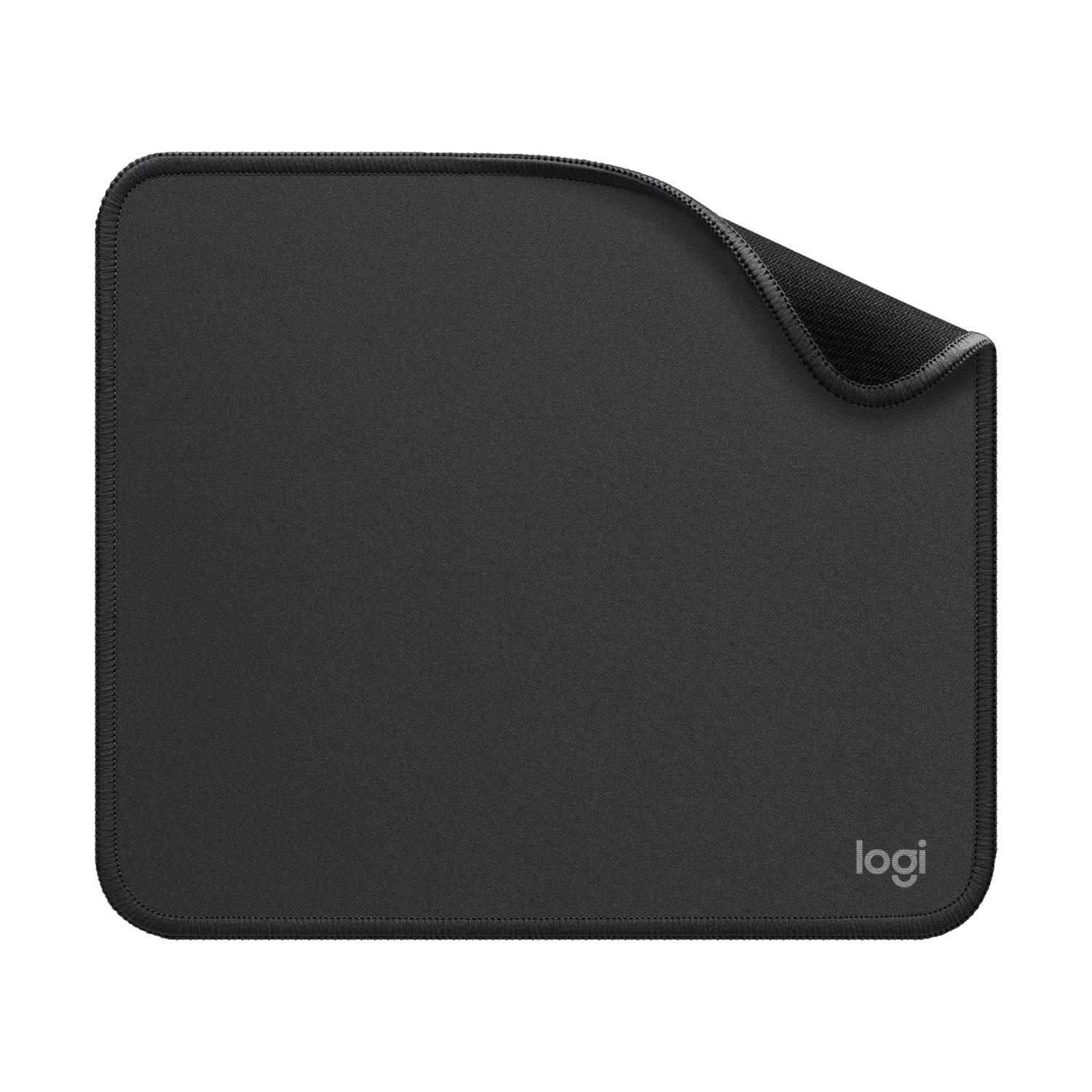 Tappetino per mouse nero con logo Logitech grigio e angolo sollevato.
