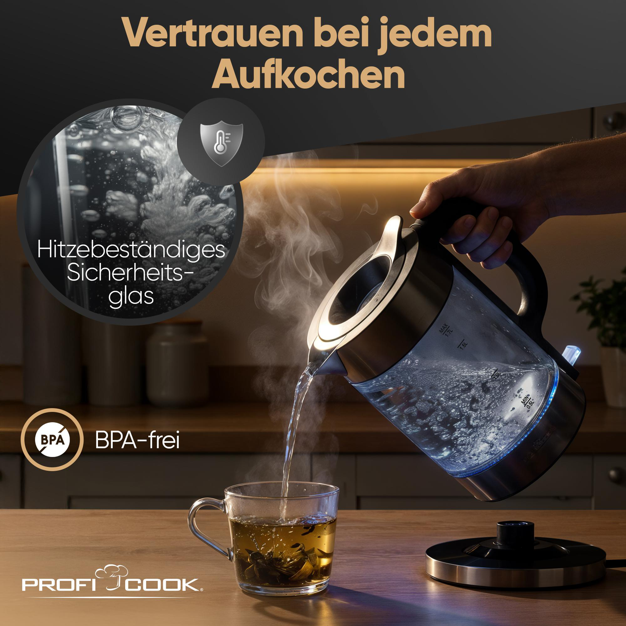 Ein Mann gießt kochendes Wasser aus einem Wasserkocher in eine Teetasse.