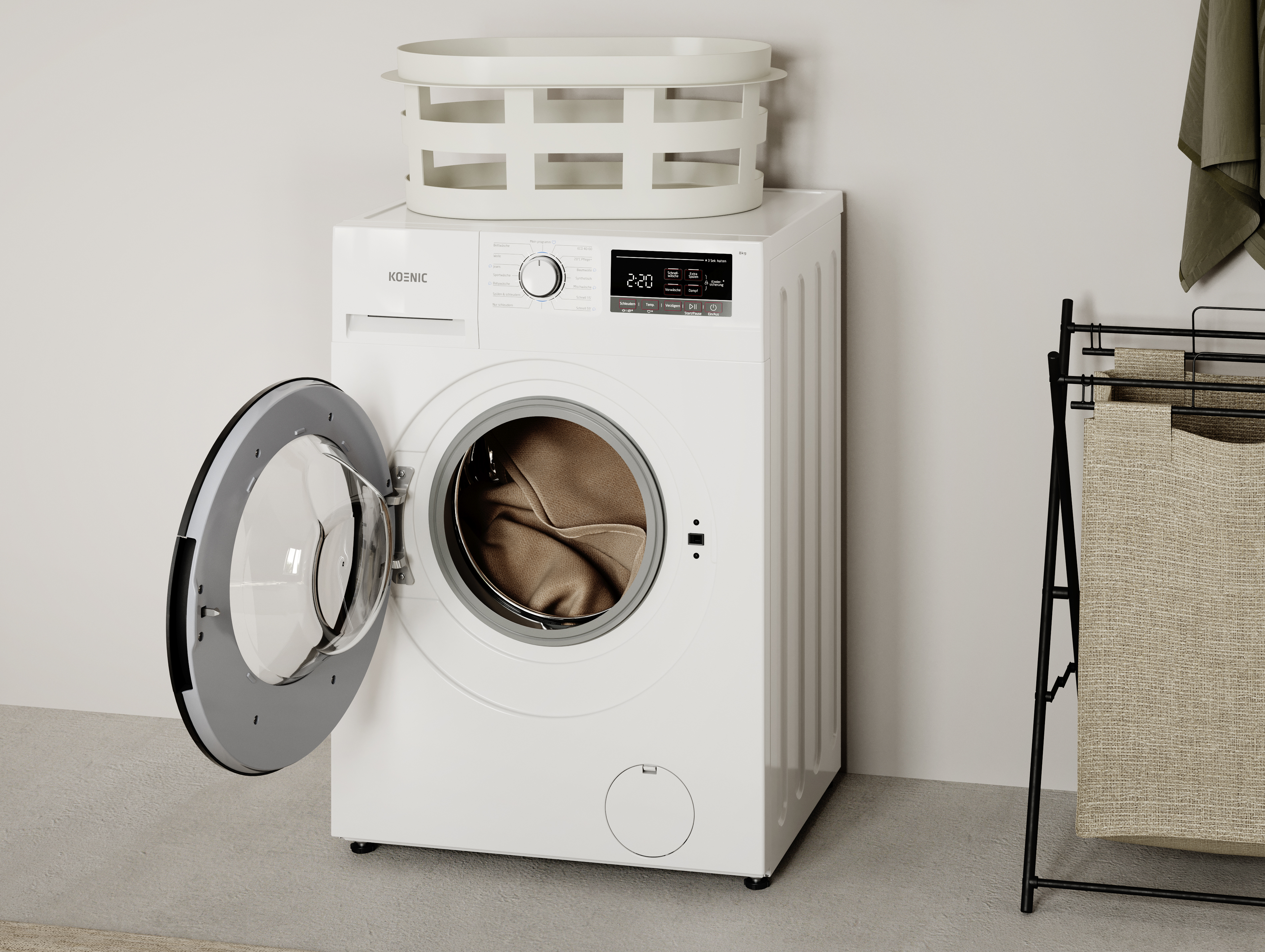 Eine weiße Waschmaschine mit geöffneter Tür und brauner Wäsche darin.