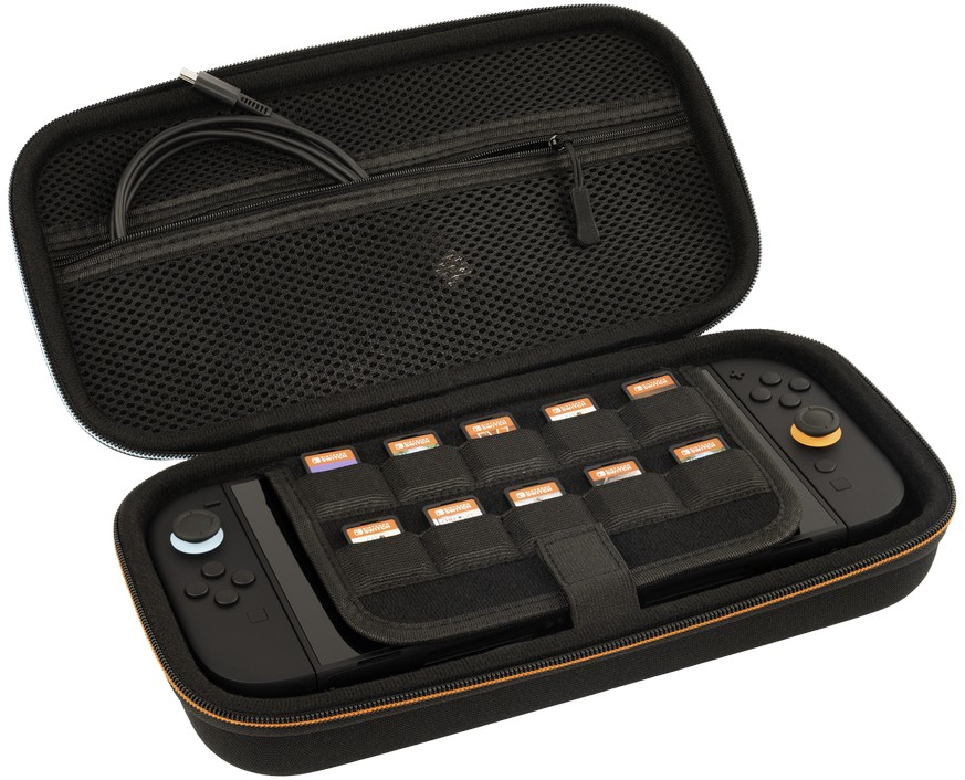 Fekete Nintendo Switch tok játékokkal és kábellel.