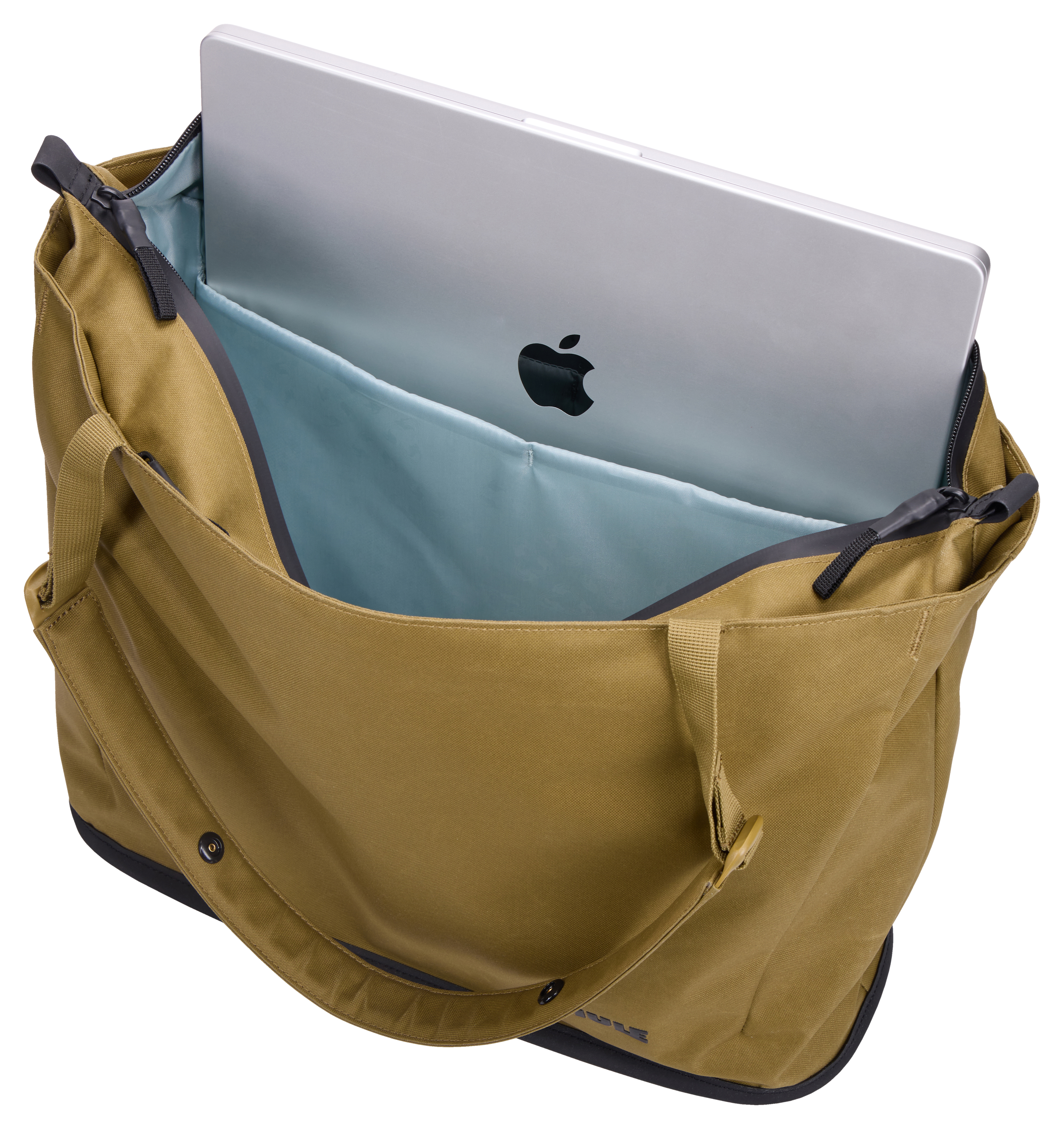 İçinde Apple logosu olan gümüş renkli bir dizüstü bilgisayar bulunan kahverengi çanta.