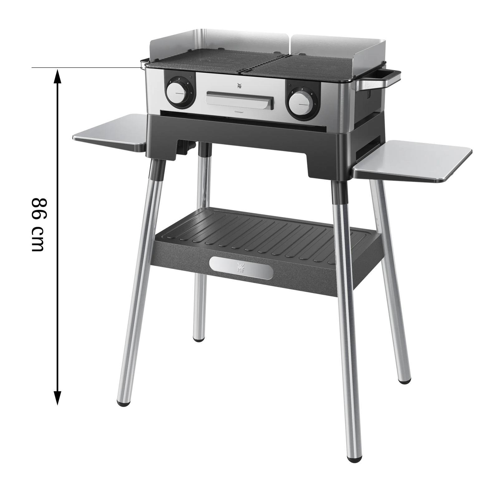 Ein Edelstahlgrill auf silbernen Beinen mit zwei Ablagen und einem Untergestell.