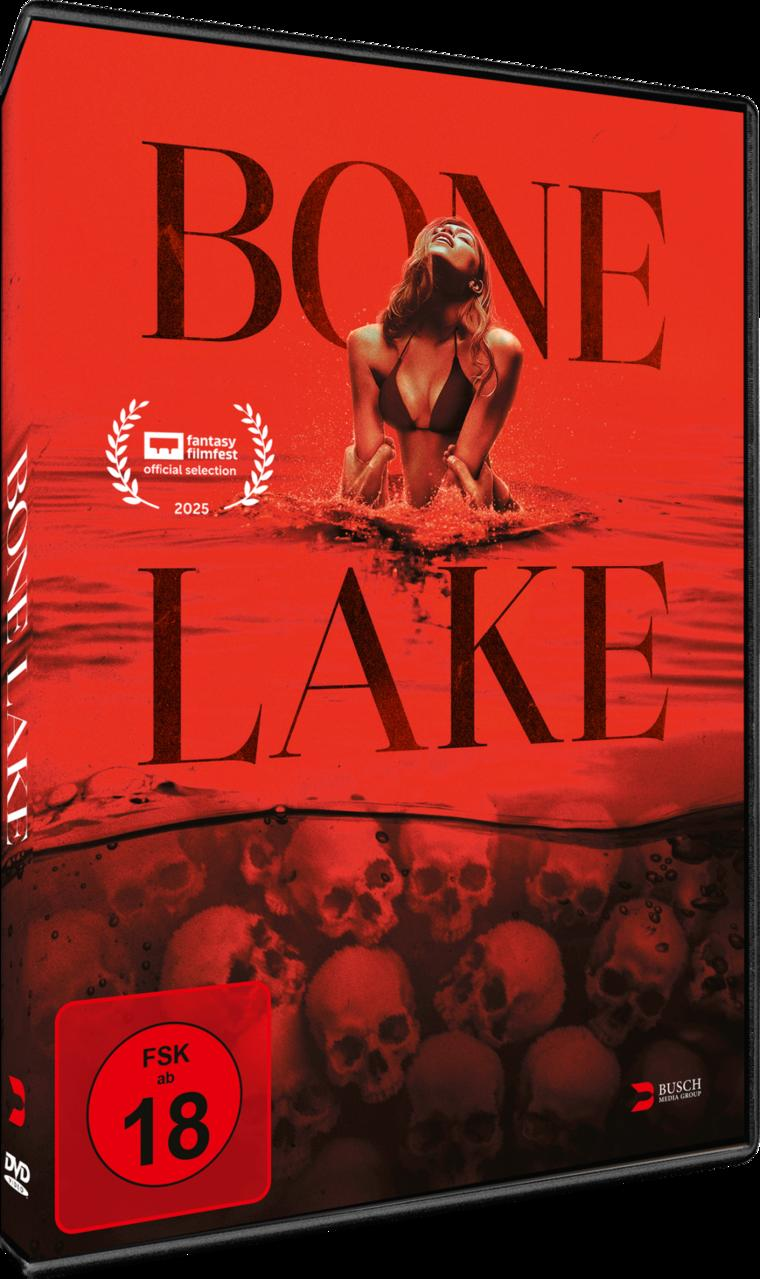 Ein Filmplakat mit dem Titel Bone Lake. Eine Frau in einem Bikini sitzt im Wasser. darunter sind viele Schädel.