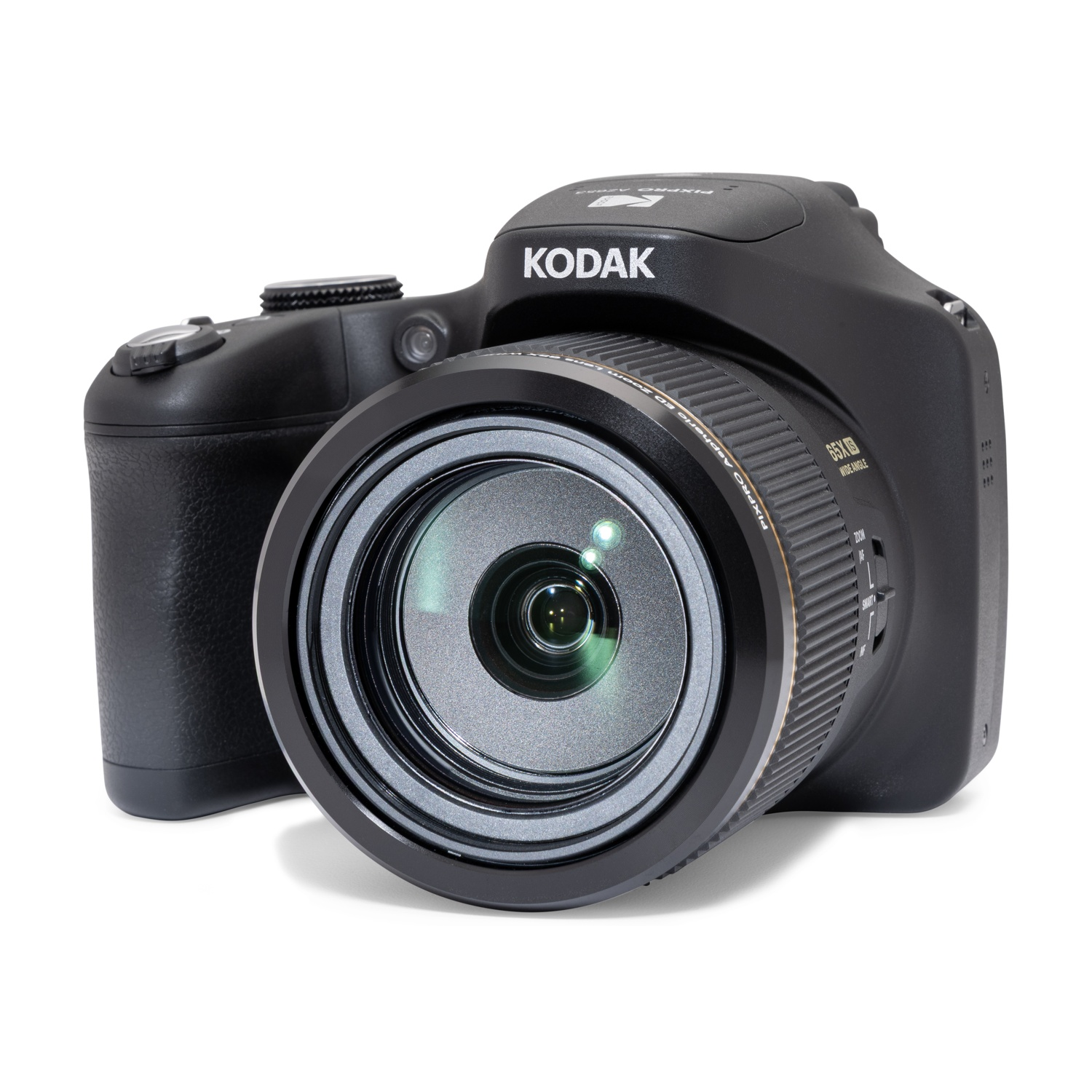 Una fotocamera digitale Kodak nera con un grande obiettivo, isolata su sfondo bianco.