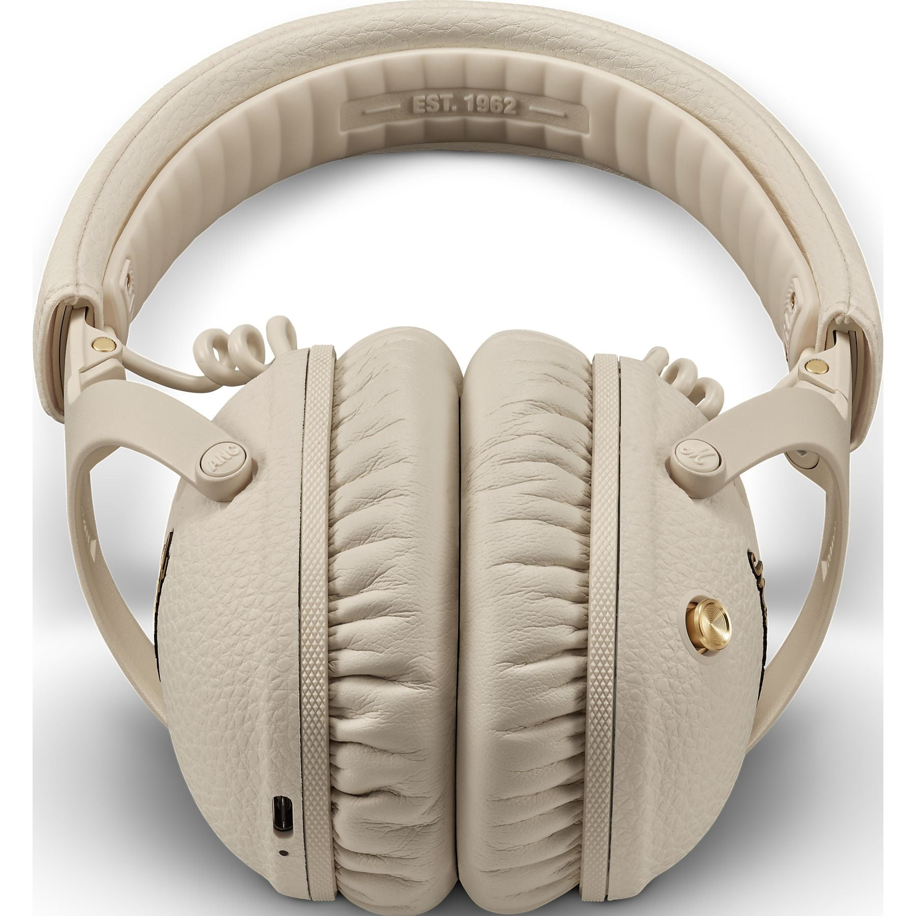 Beżowe słuchawki z fakturą skóry, złożone nauszniki i wytłoczony napis.