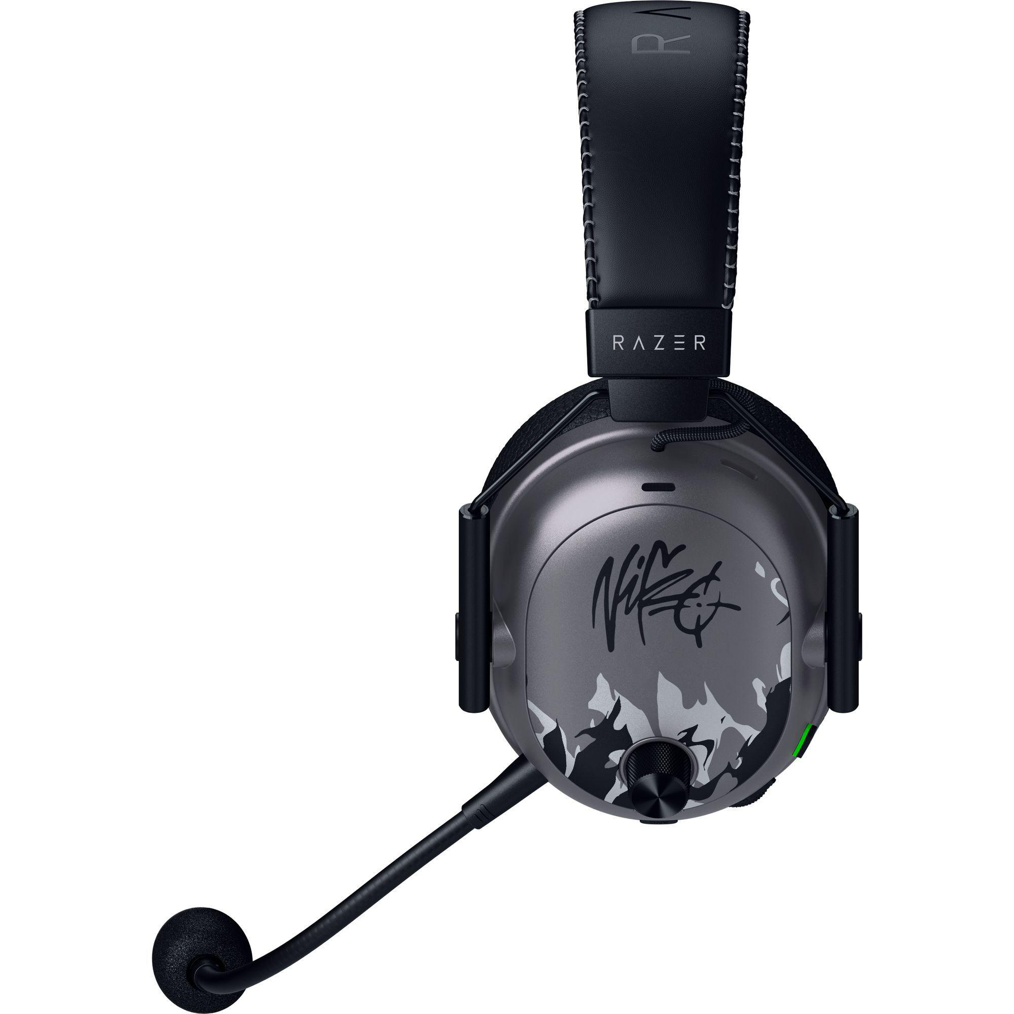 Grauer Kopfhörer mit Mikrofon und Tarnmuster. Razer-Logo oben.