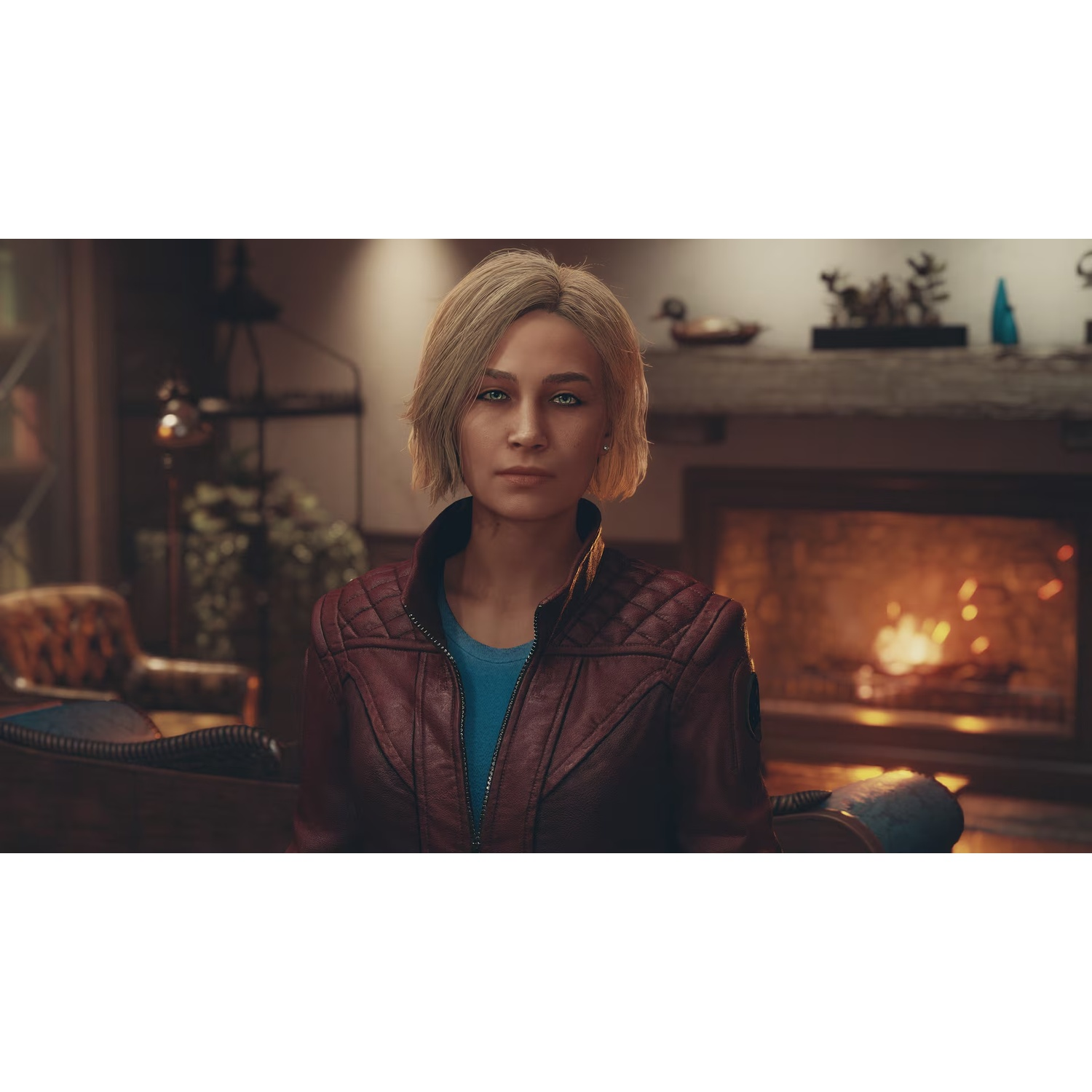 Une femme blonde porte une veste en cuir rouge sur une chemise bleue.