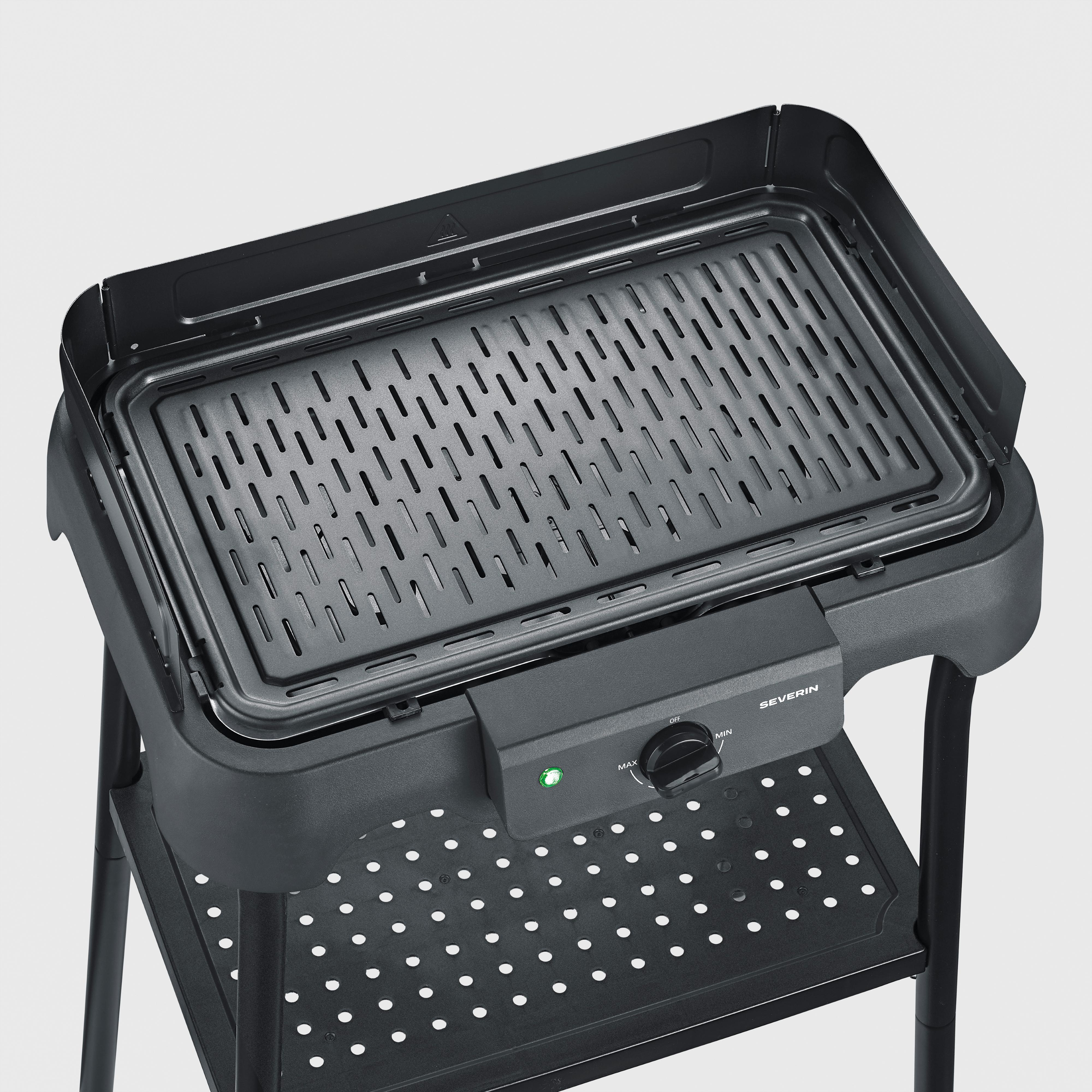 Ein schwarzer Elektrogrill mit Grillrost und Ablage.