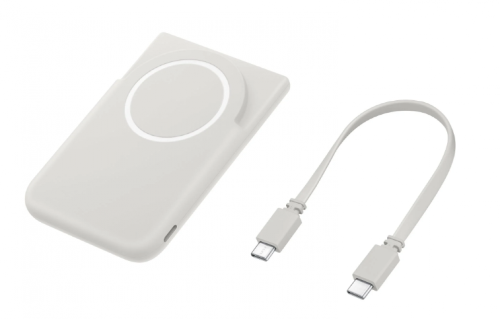 Világosszürke MagSafe töltő USB-C kábelével fehér háttéren.