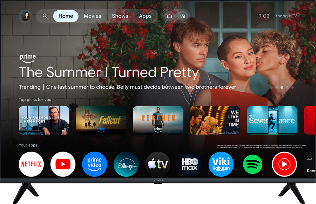 Egy TV-képernyő streaming felületet mutat filmcímekkel és alkalmazás ikonokkal.
