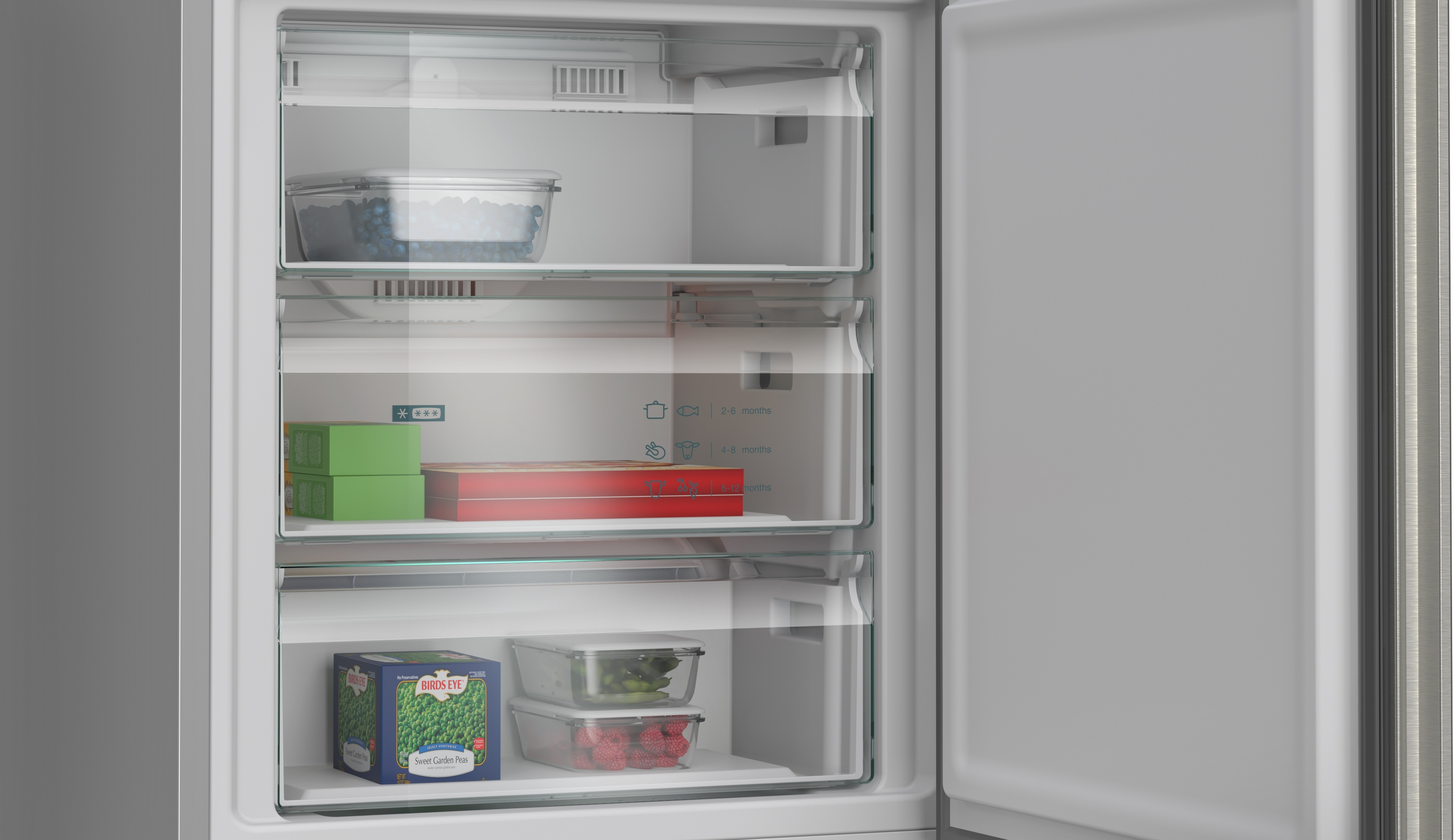 Gefrierschrank mit gefrorenen Lebensmitteln: Erbsen, Beeren und mehr.