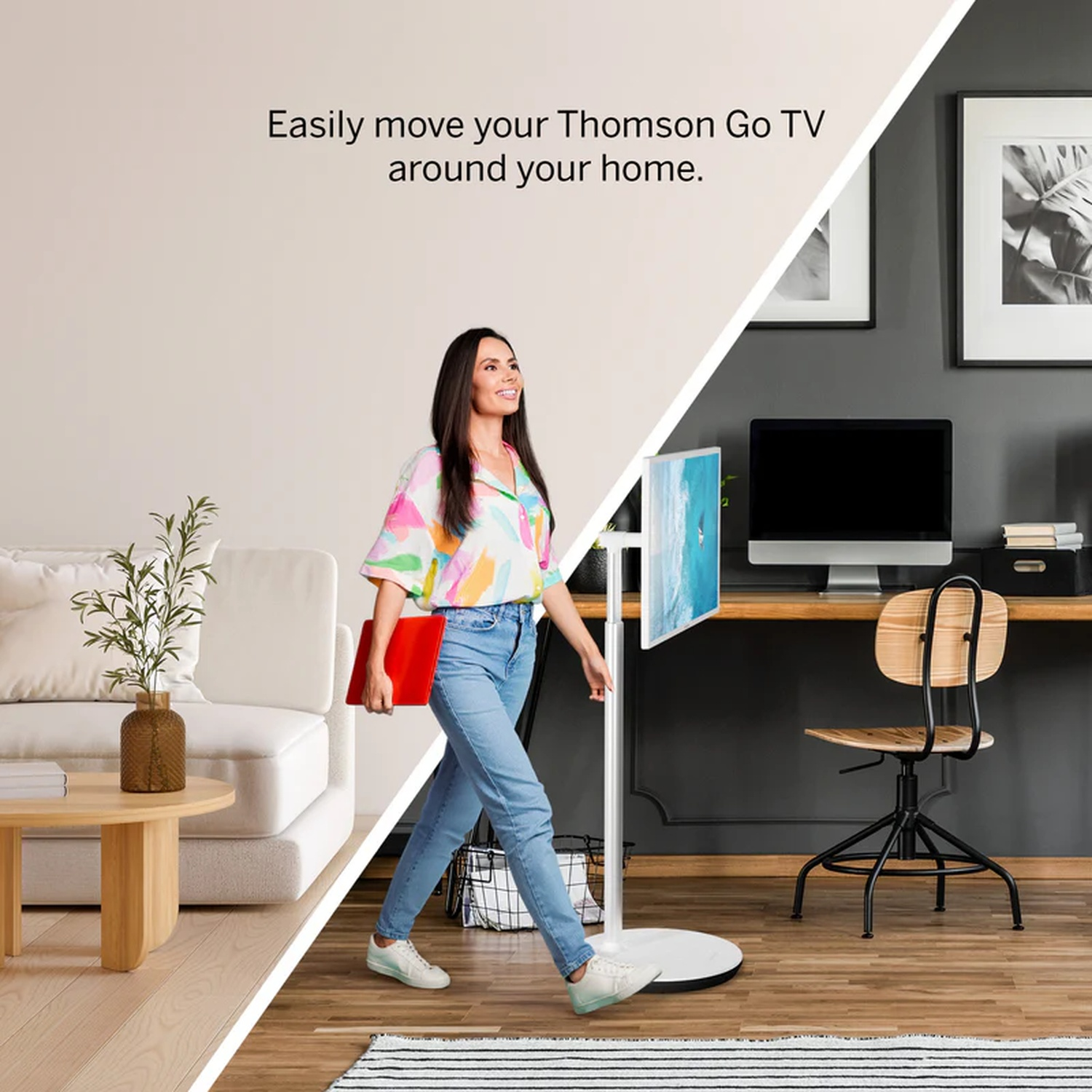 Una donna con camicia colorata e jeans spinge una TV su un supporto.