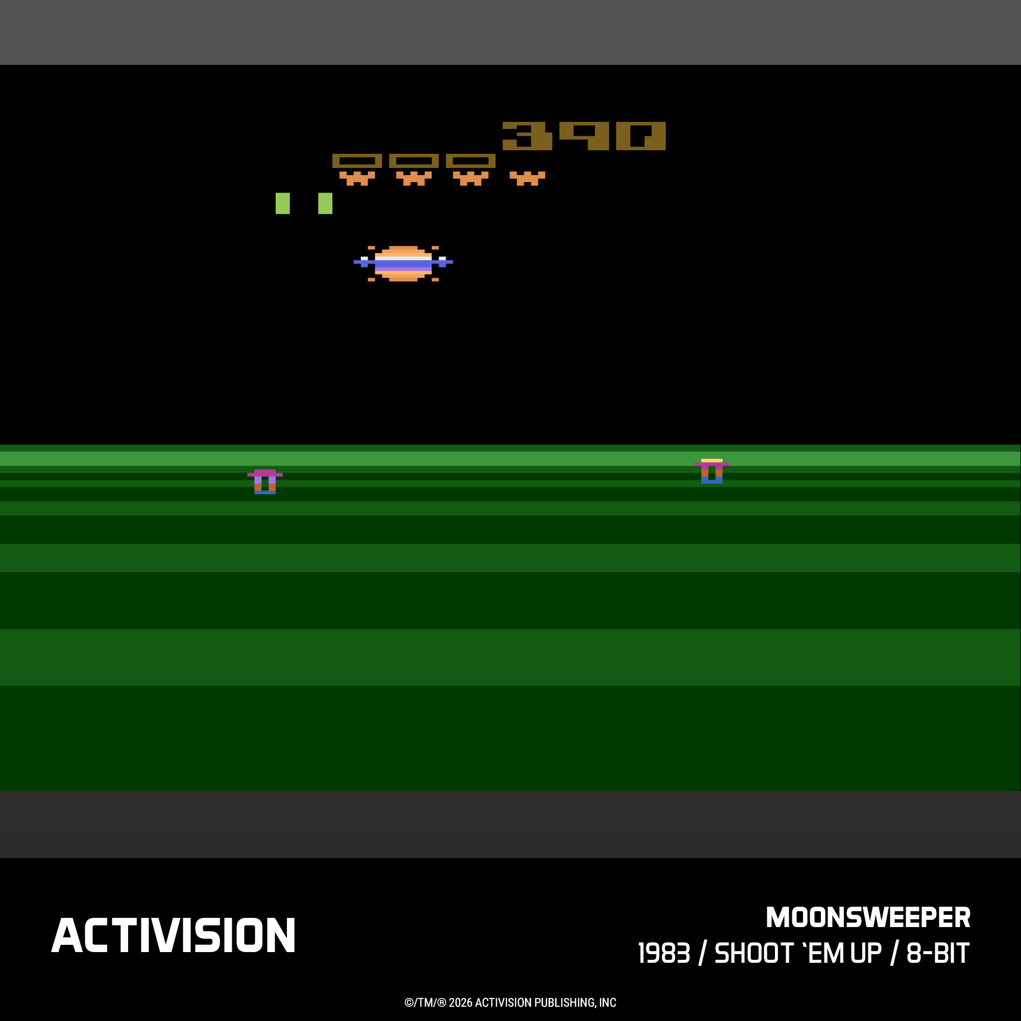 8-Bit Spiel: Raumschiff mit orangefarbenem Kern und blauen Ringen fliegt, Gegner und Score 390.